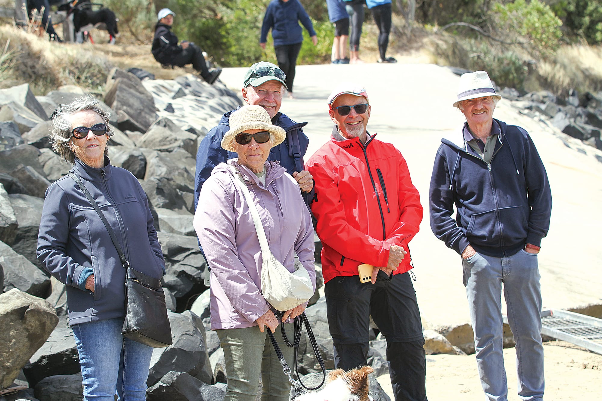 Di, Narelle, Sean, Alan and John watching classic wooden dinghy racing at Inverloch B79_0725
