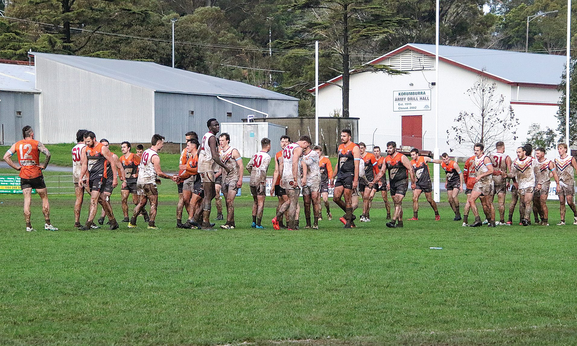 Giants battle with the Dusties