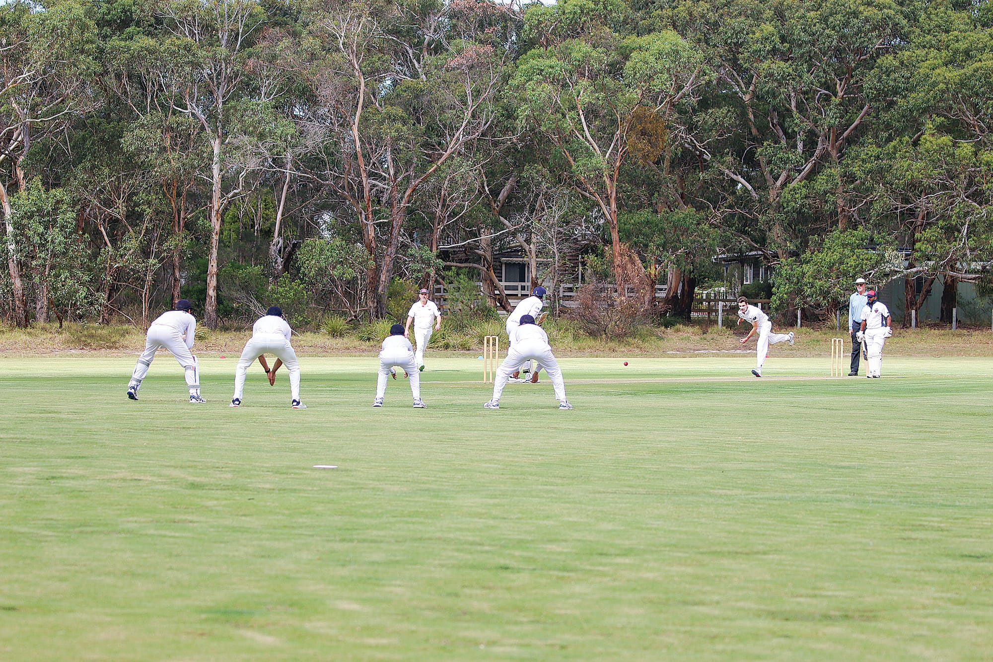 Inverloch fielders are ready to take the catch. ob28_1225