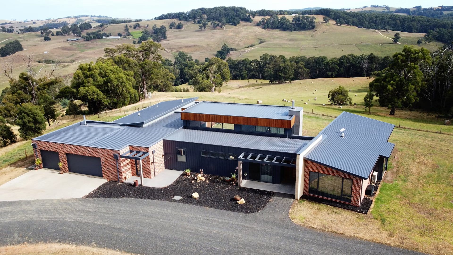 This beautifully designed off-grid, family home won top honours in last night's Master Builder Awards for MDC Building Group from Leongatha.