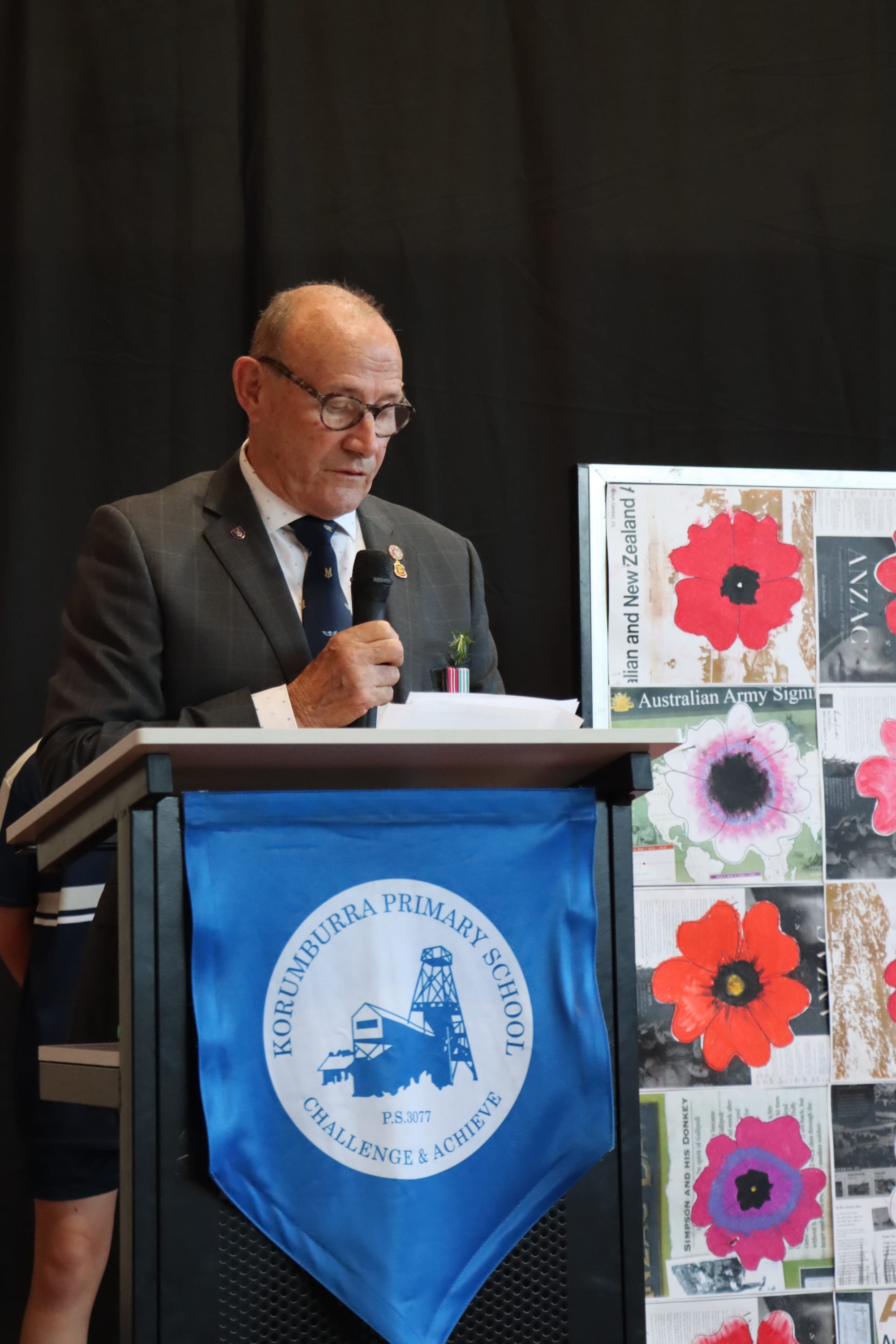 Korumburra RSL president David Jackson speaks at Korumburra Primary School.

