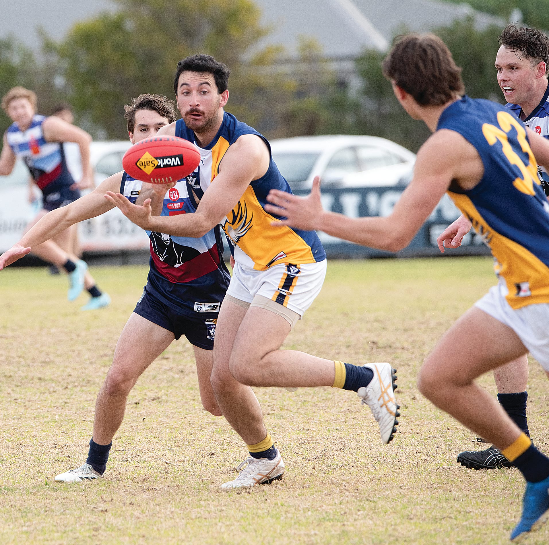 Oscar Toussaint delivers the handball to Jordan Bertacco as the Sea Eagles work to clear the ball from their backline.