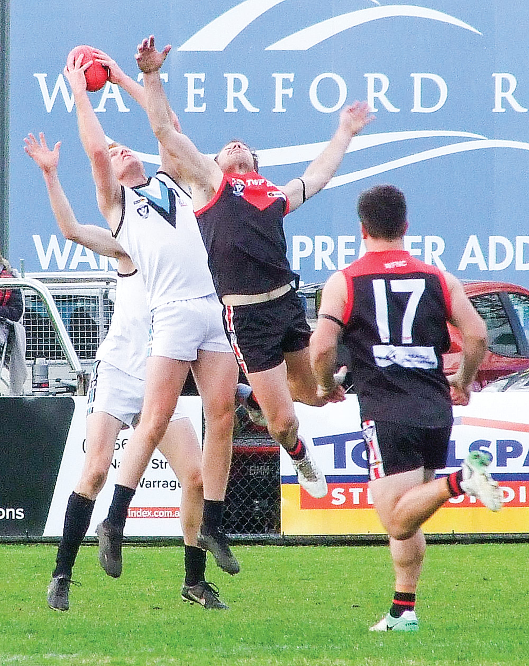 Kyle Reid takes control of the footy, marking strongly throughout the match for Wonthaggi.