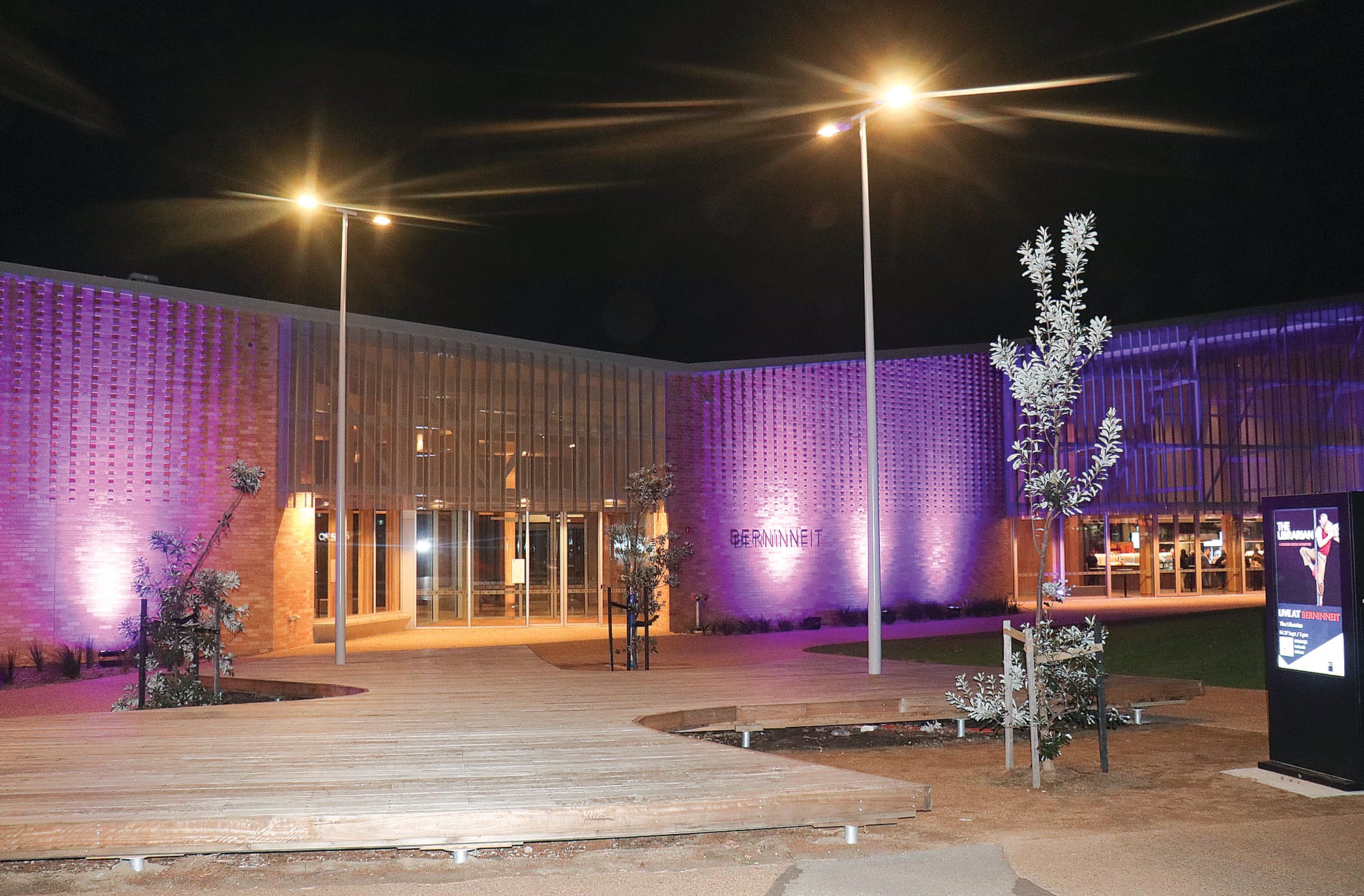 Cowes foreshore, Free 3D hands in Newhaven and Berninneit were all lit up purple on Wednesday evening for Domestic Violence remembrance day. Z20_1924 