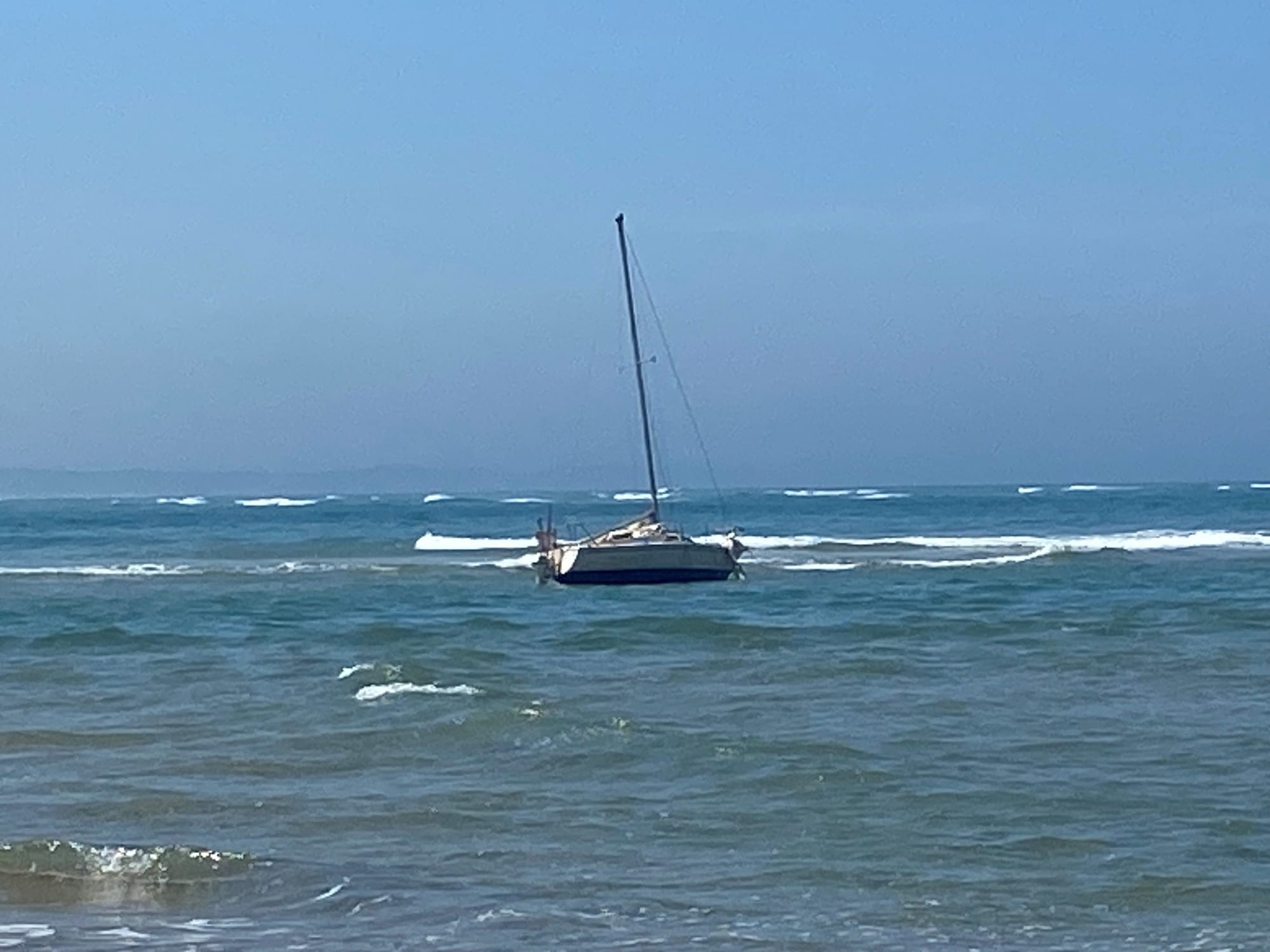 Boat drama unfolds off the shores of Inverloch