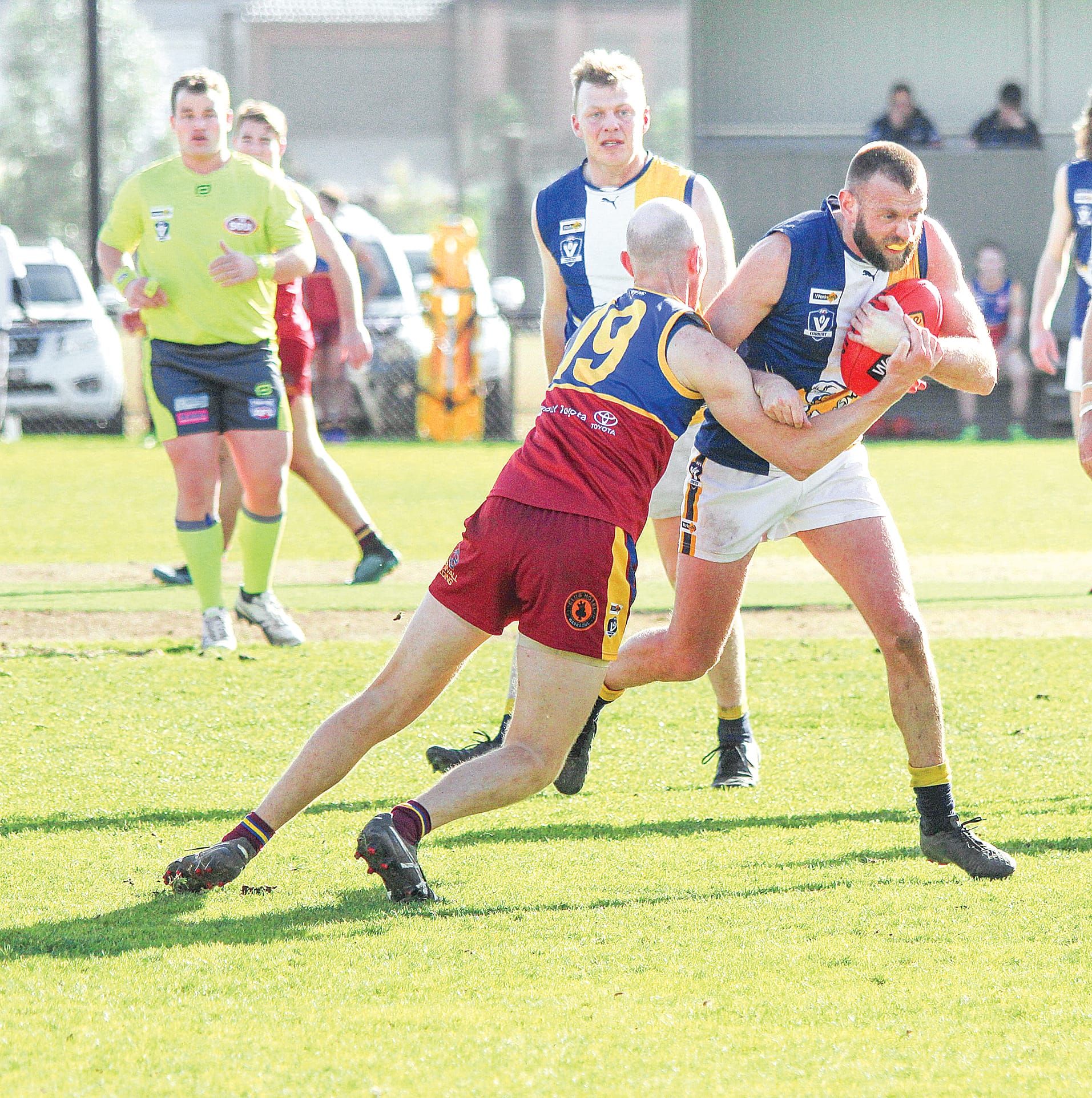 Tom Hams tries to break free of a tackle for IK. B05_3222