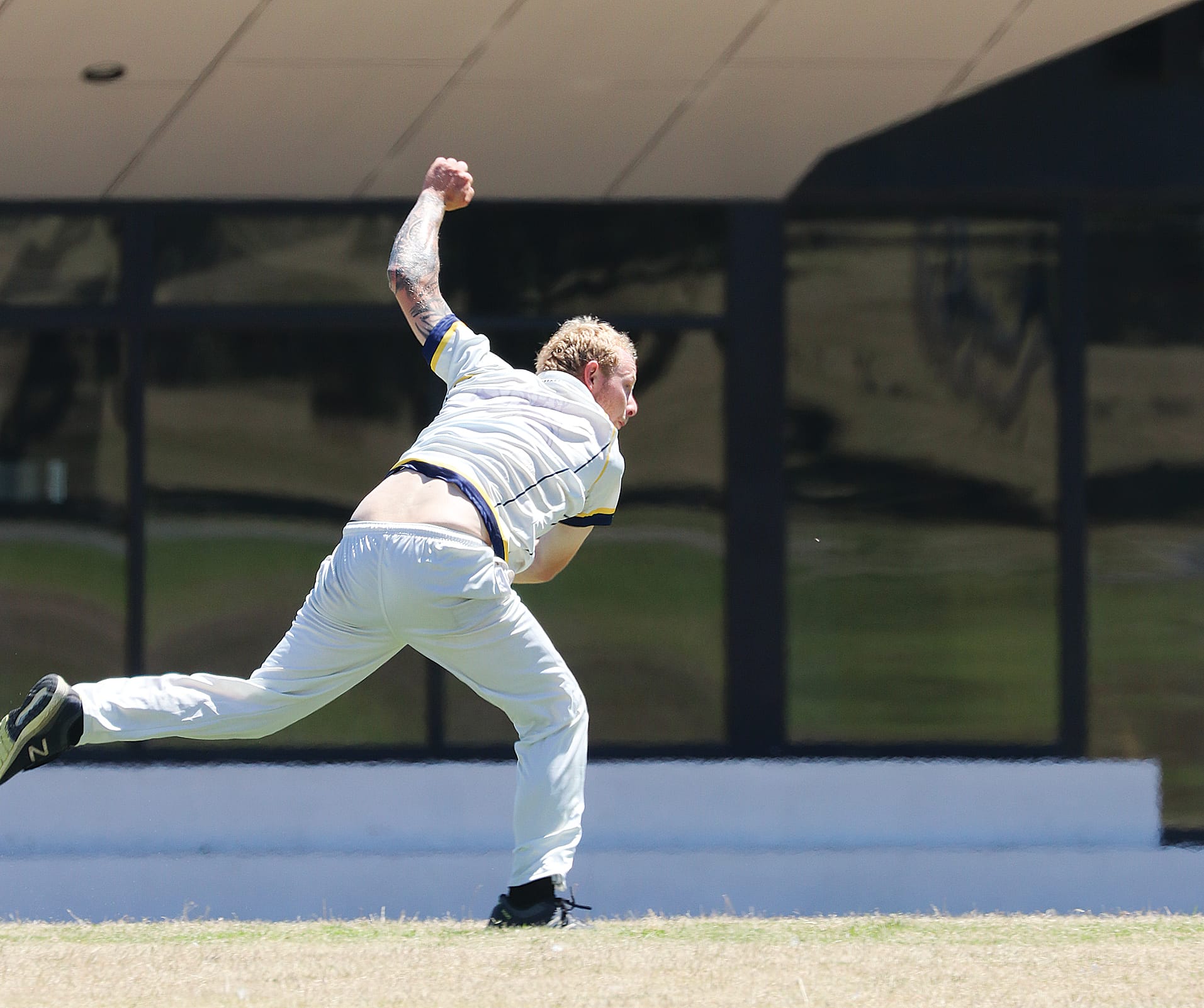 Koonwarra’s Jordi Geary bowling against Phillip Island. Z20_0624