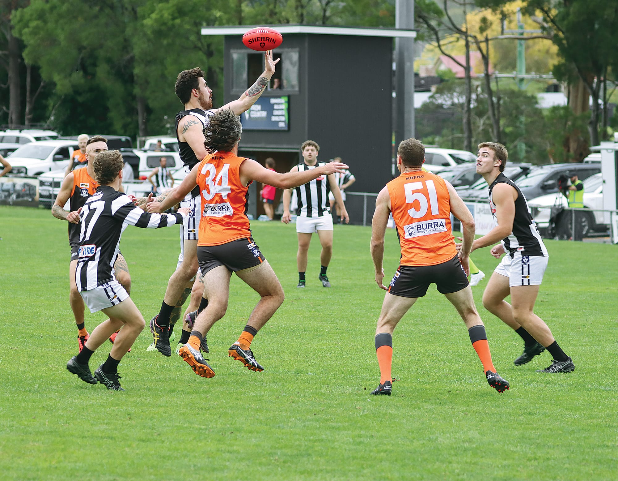 It appears a fine balancing act during this contest between the Giants and the Magpies. A30_1725