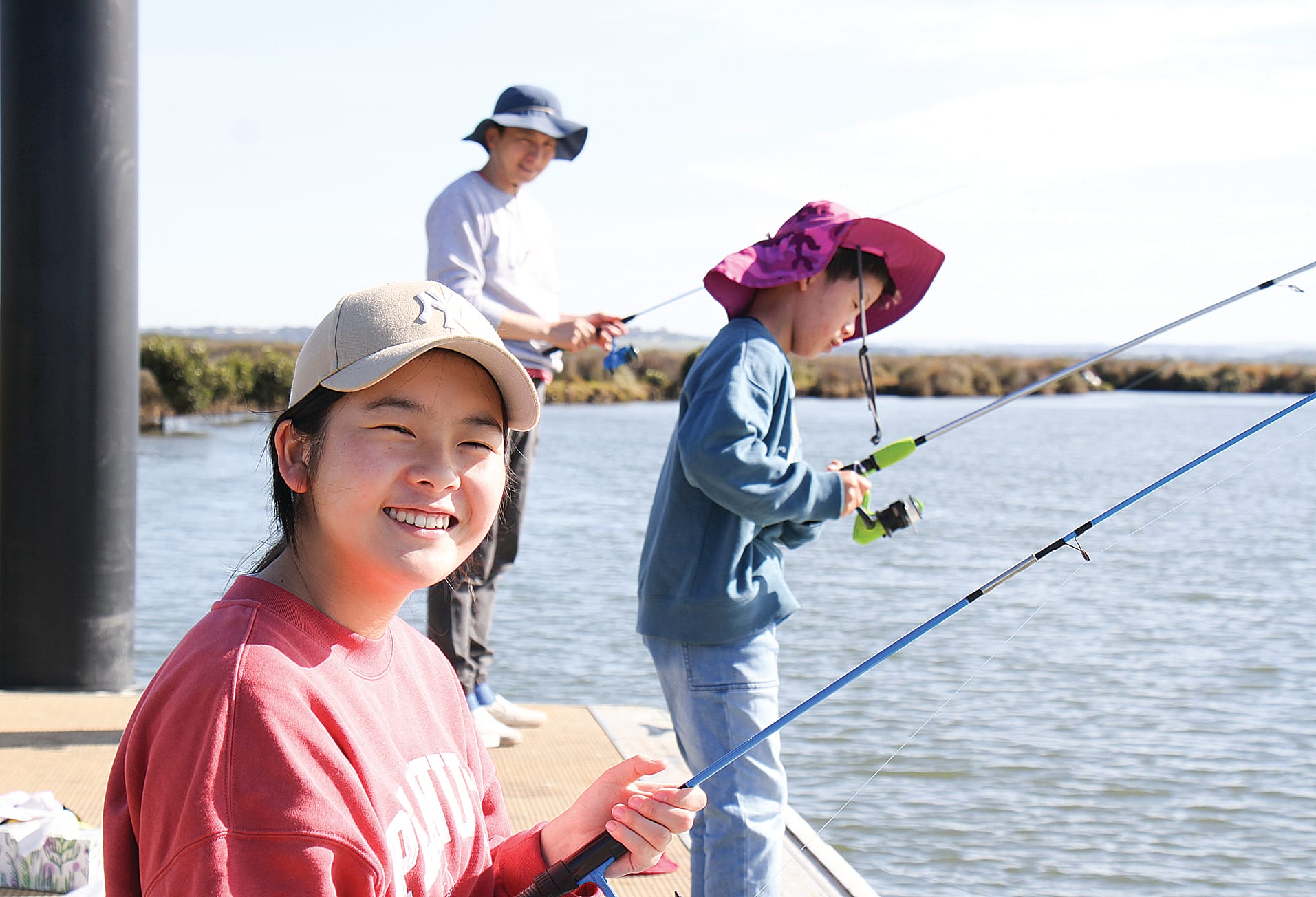 Jack with children Emali and Sota fishing over the school holidays at Venus Bay. B13_1525