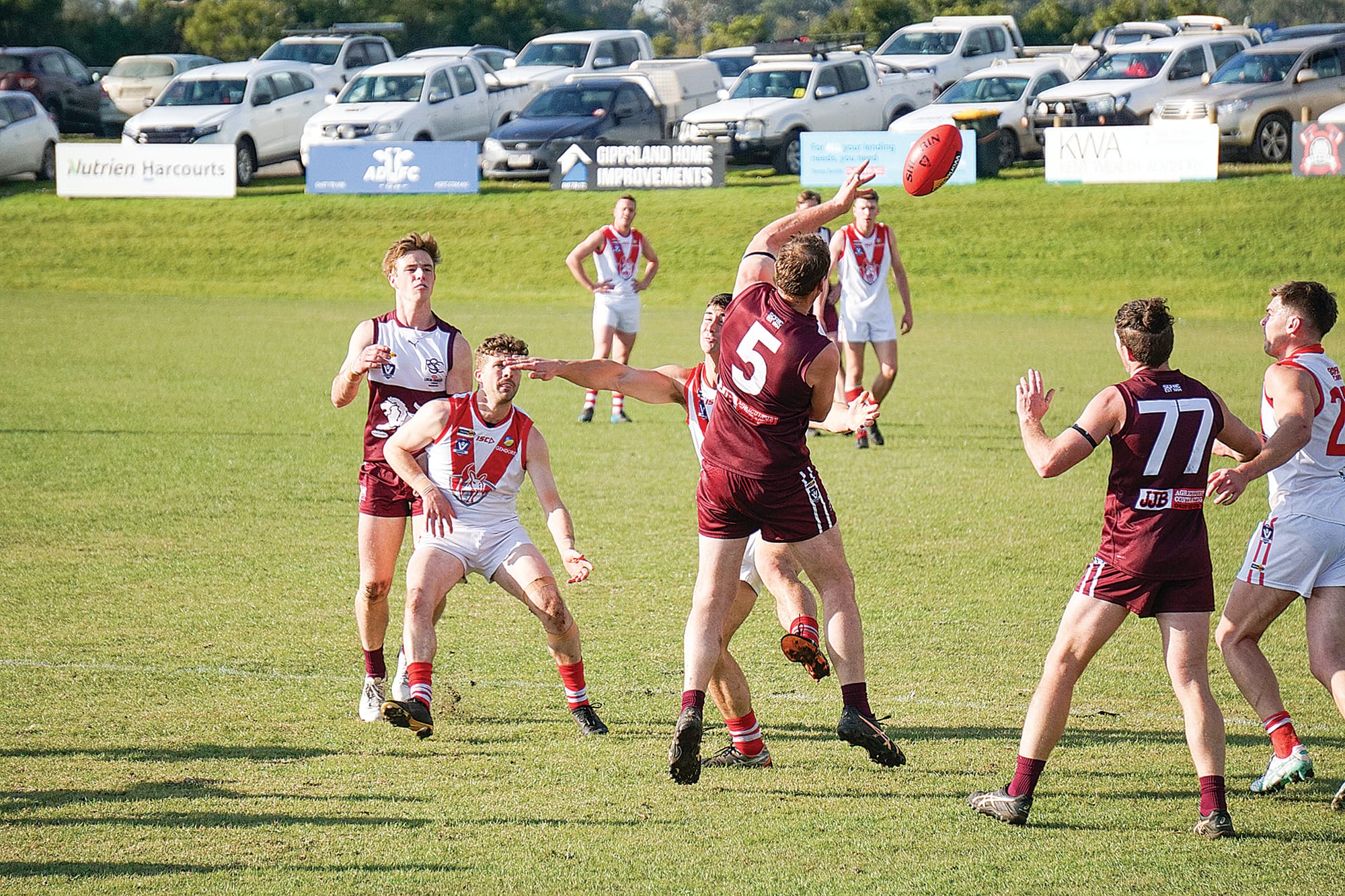 Dylan&nbsp;Zuidema goes up in the ruck. ns07_2824