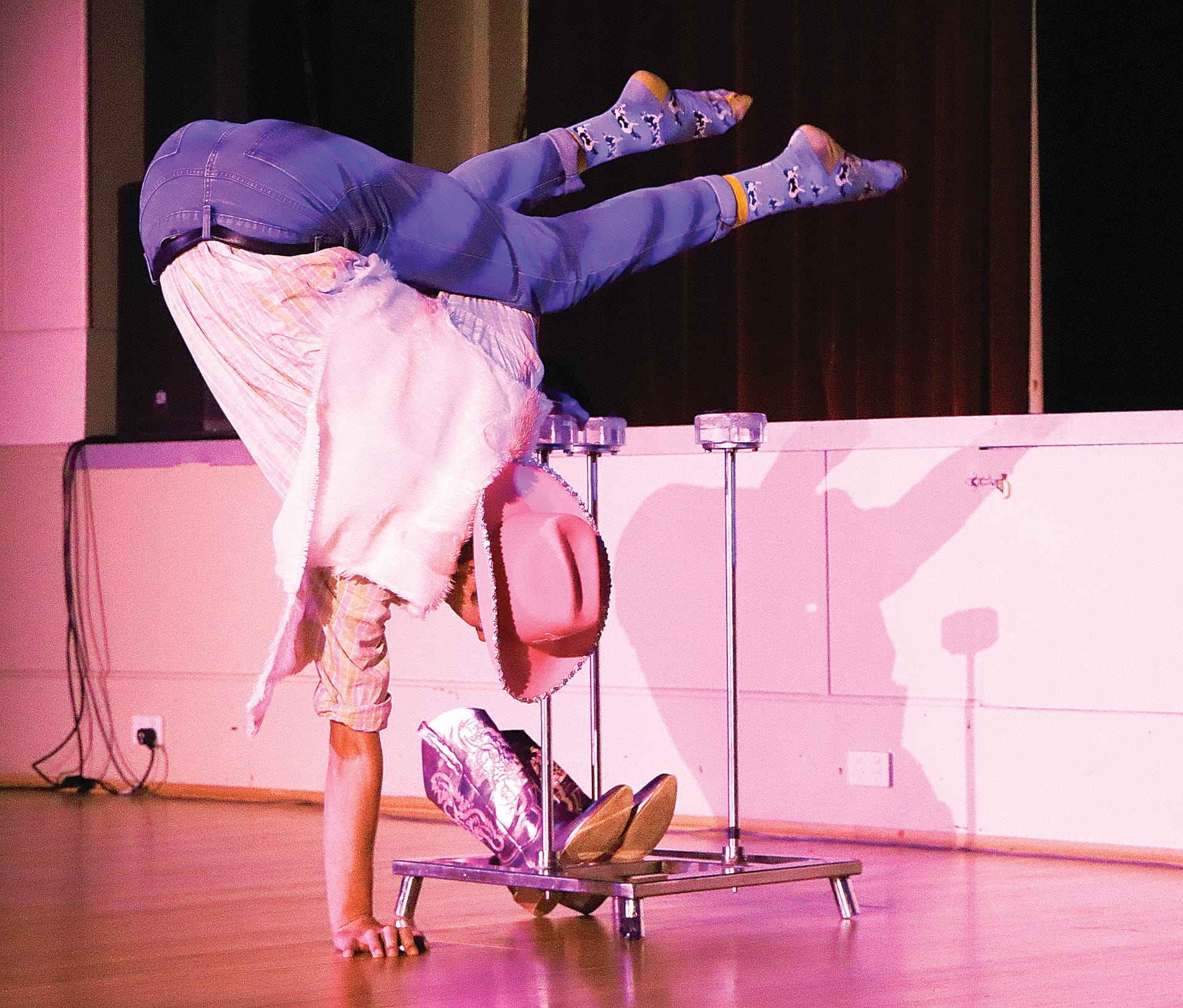 Bede Nash exhibits strength and control. A09_0224