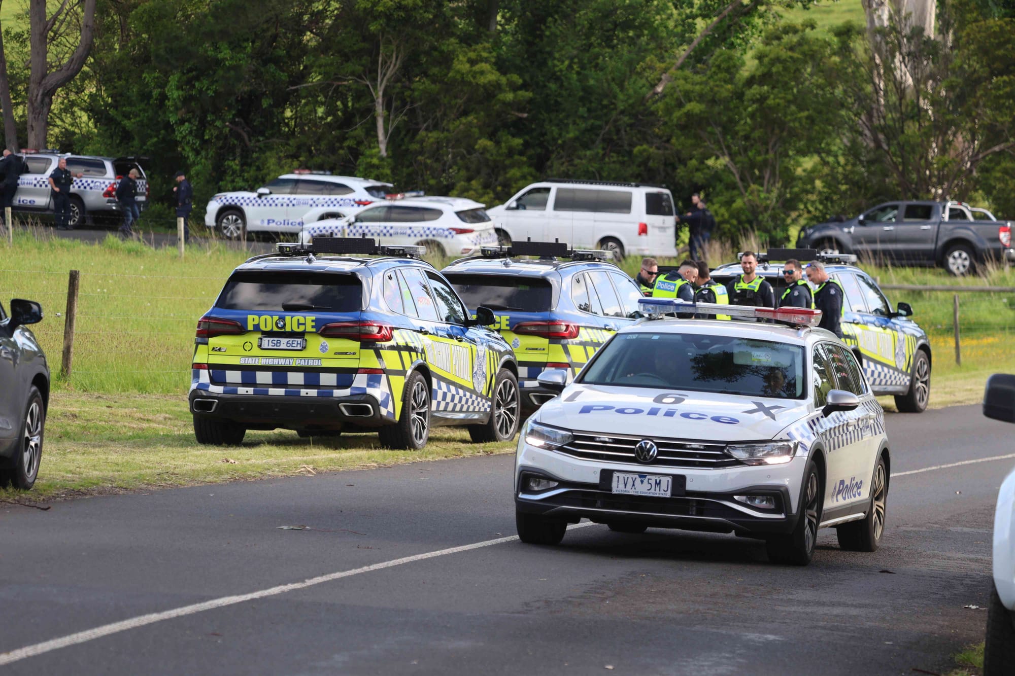 Massive police presence after gunshots exchanged at Dumbalk North