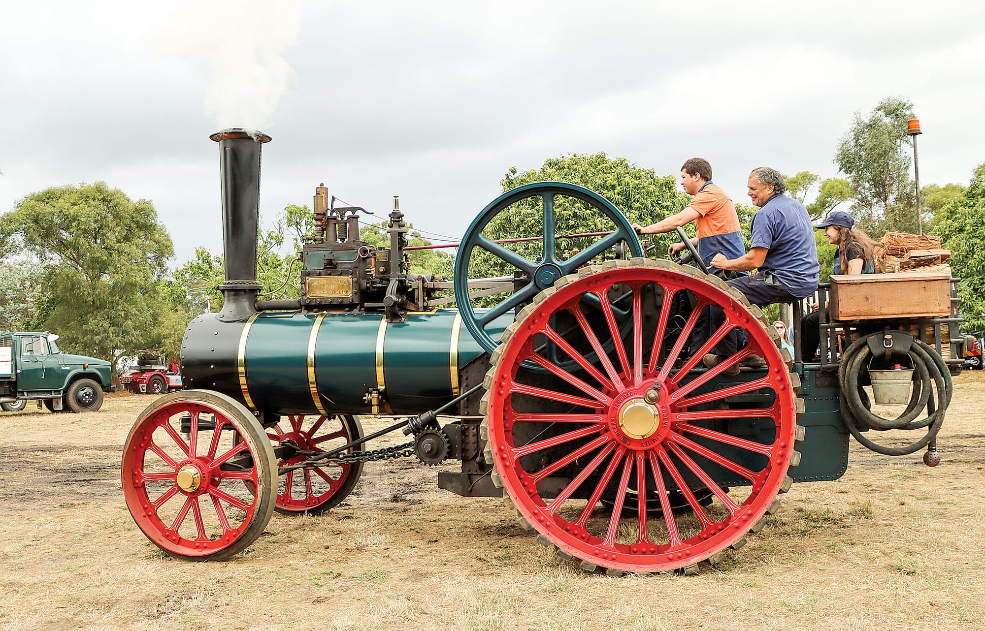 Brian and Gary Aitken and Rachael Lawry of Neerim South travelled in style on Gary’s 1907 Foden traction engine. A40_1223