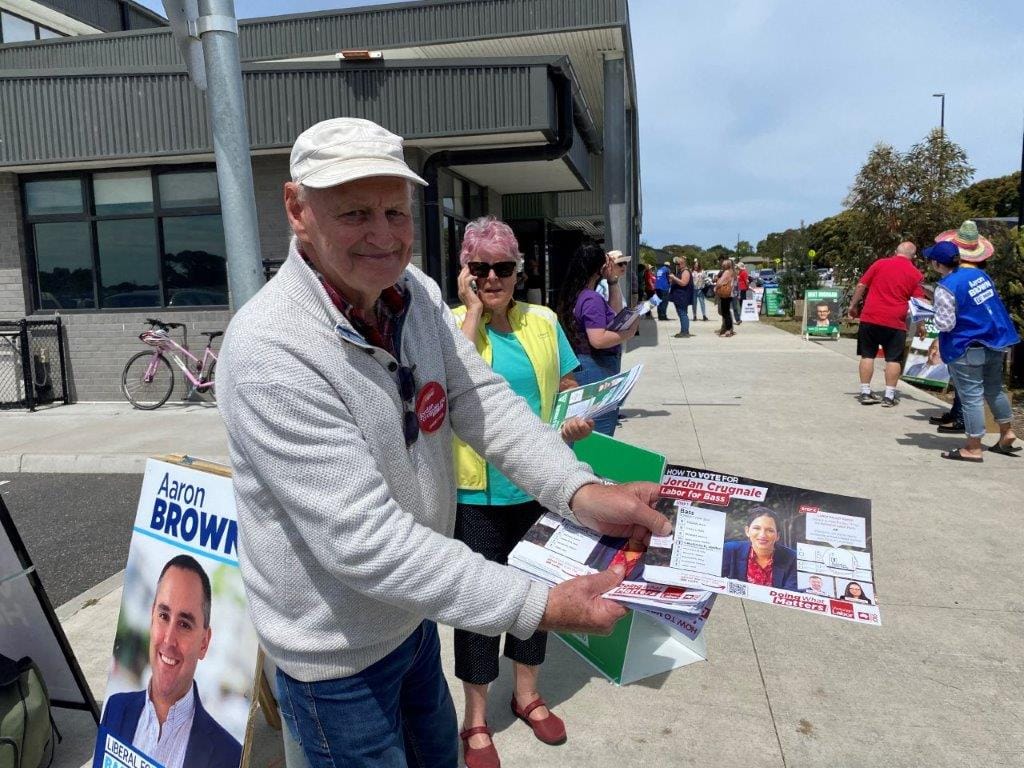 Glenn Cant handing out how to vote cards for Jordan Crugnale at the Wonthaggi Secondary College.