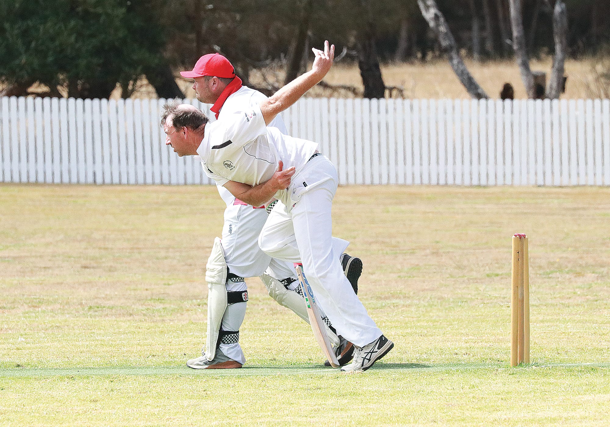 Phillip Island’s Michael Cleary bowls against Glen Alvie, with batsman Ryan Luke. Z26_1024 