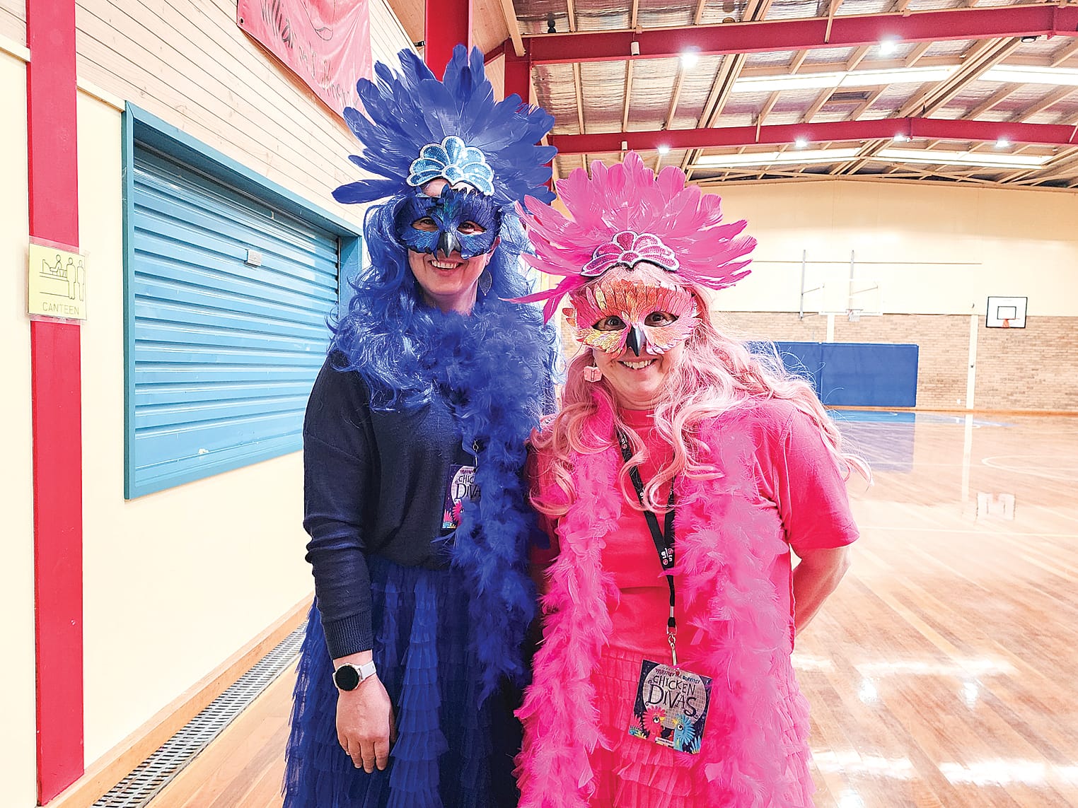 The chicken divas of Whitney and Britney. C09_3425