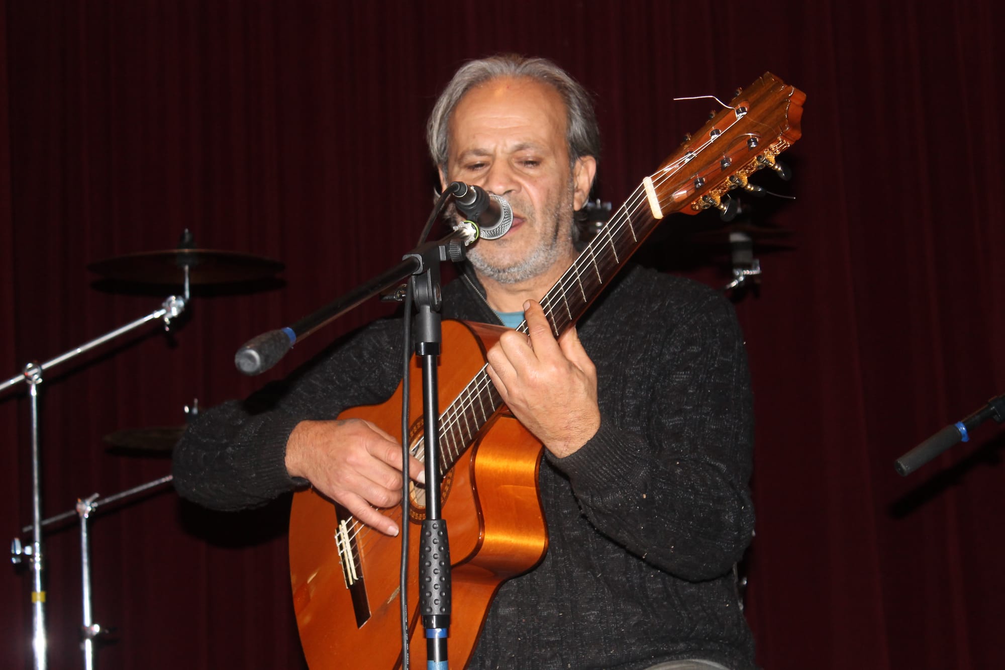 Performing at the Wonthaggi Acoustic Music Festival Karavana Flamenca playing rumba flamenco (gypsy rumba) with an authenticity rarely seen outside of Spain. B10_2725