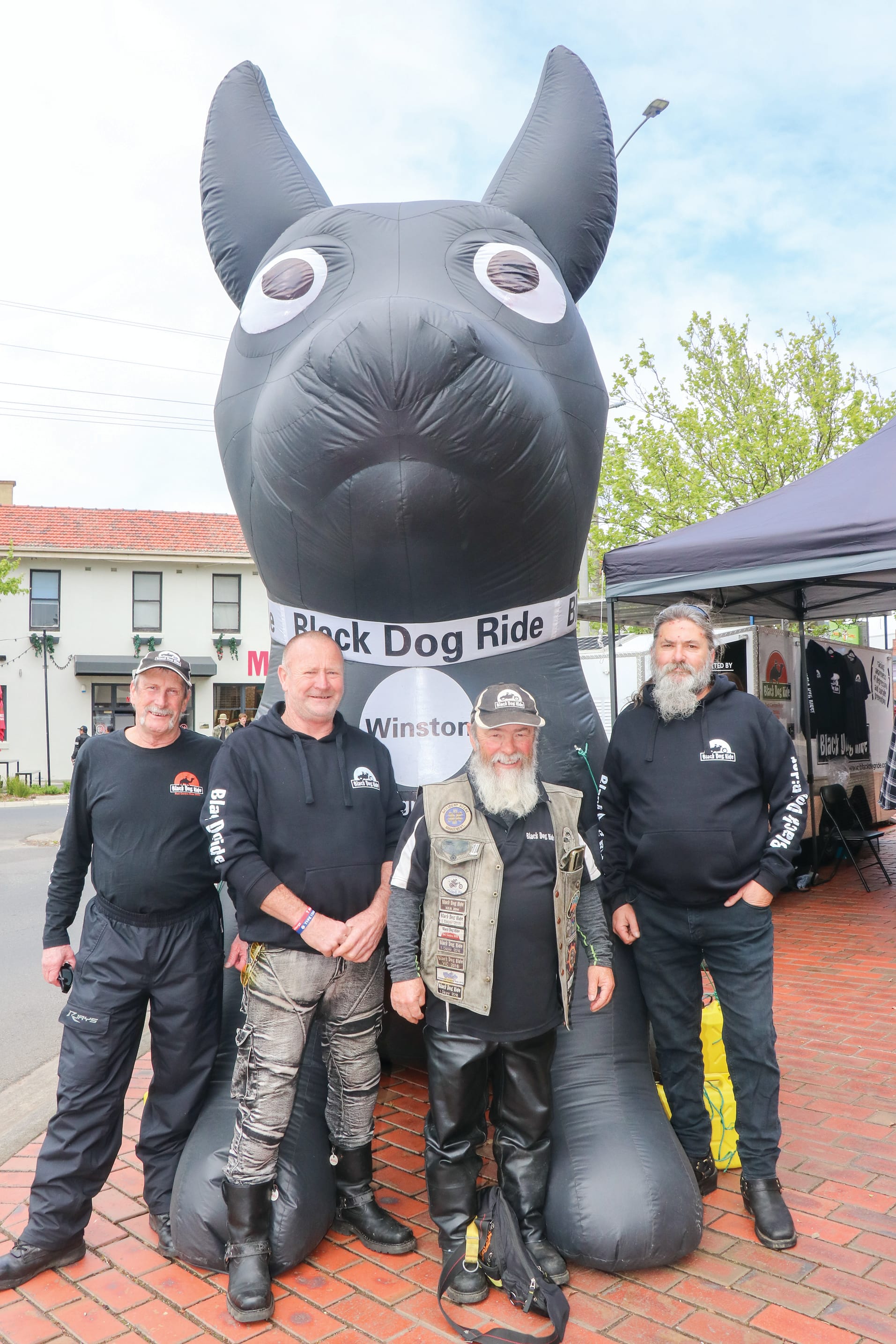 Randal, Geoff, Andrew, and Jim with Black Dog Ride mascot Winston. Z33_4223