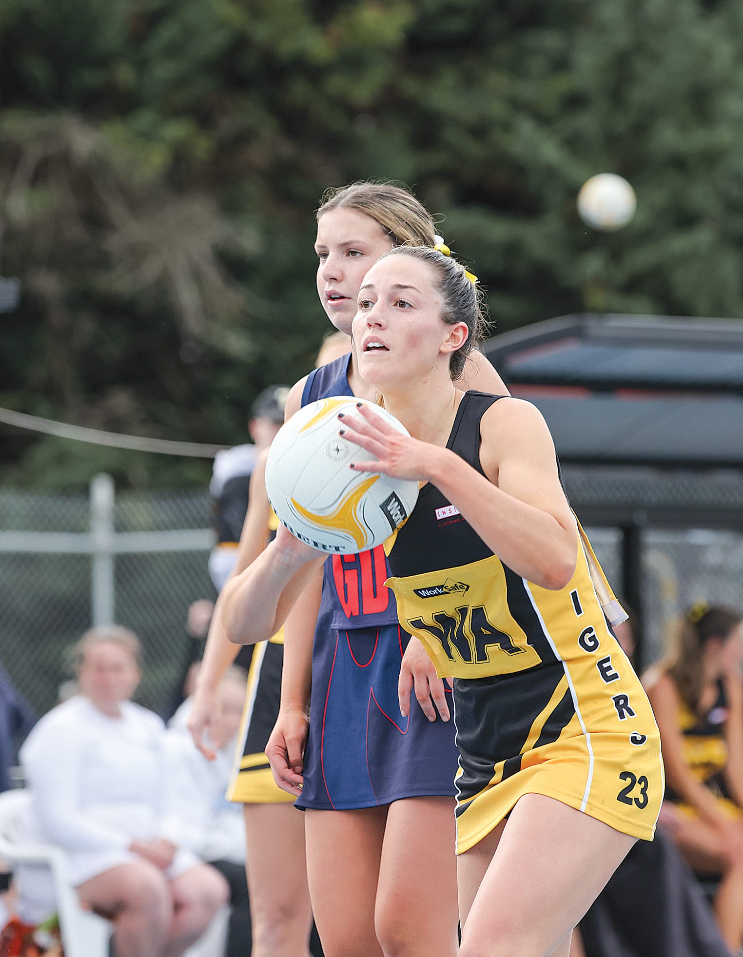 Chloe Chaseling lines up a precise pass up court. C37_3725