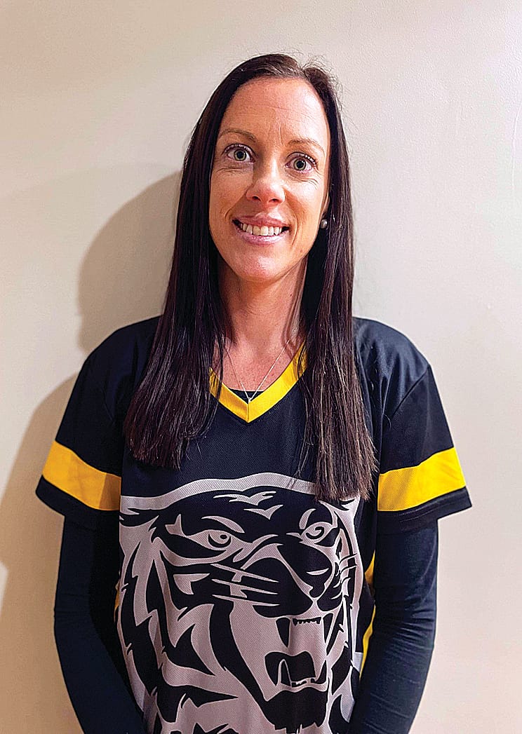 Ebony Best (GA)
Inspiring coach who leads by example. A force to be reckoned with under the post and in the whole attacking end. 