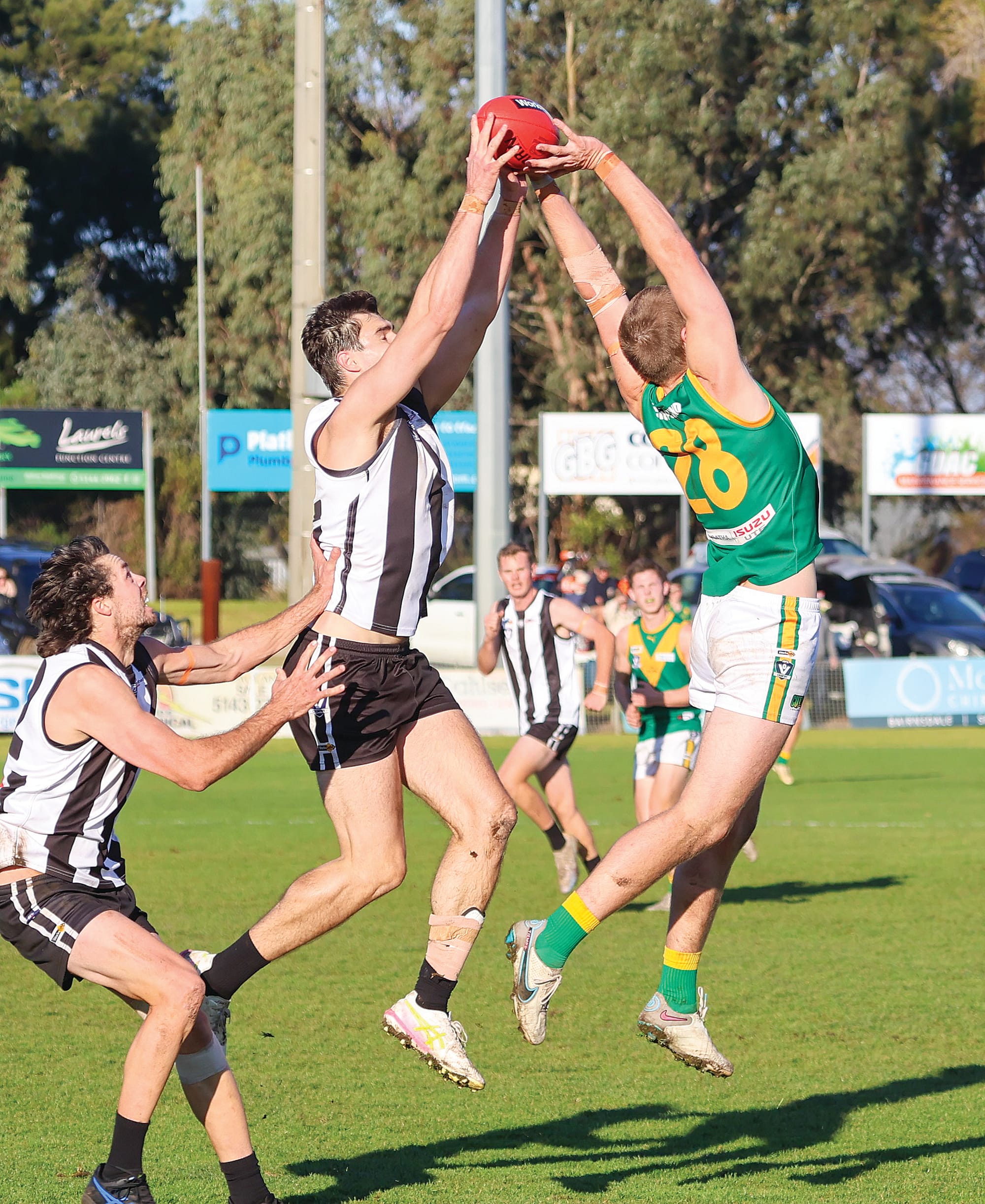 Jacob Warne shared the ruck with Ben Willis, taking this nice mark while relieving up forward.