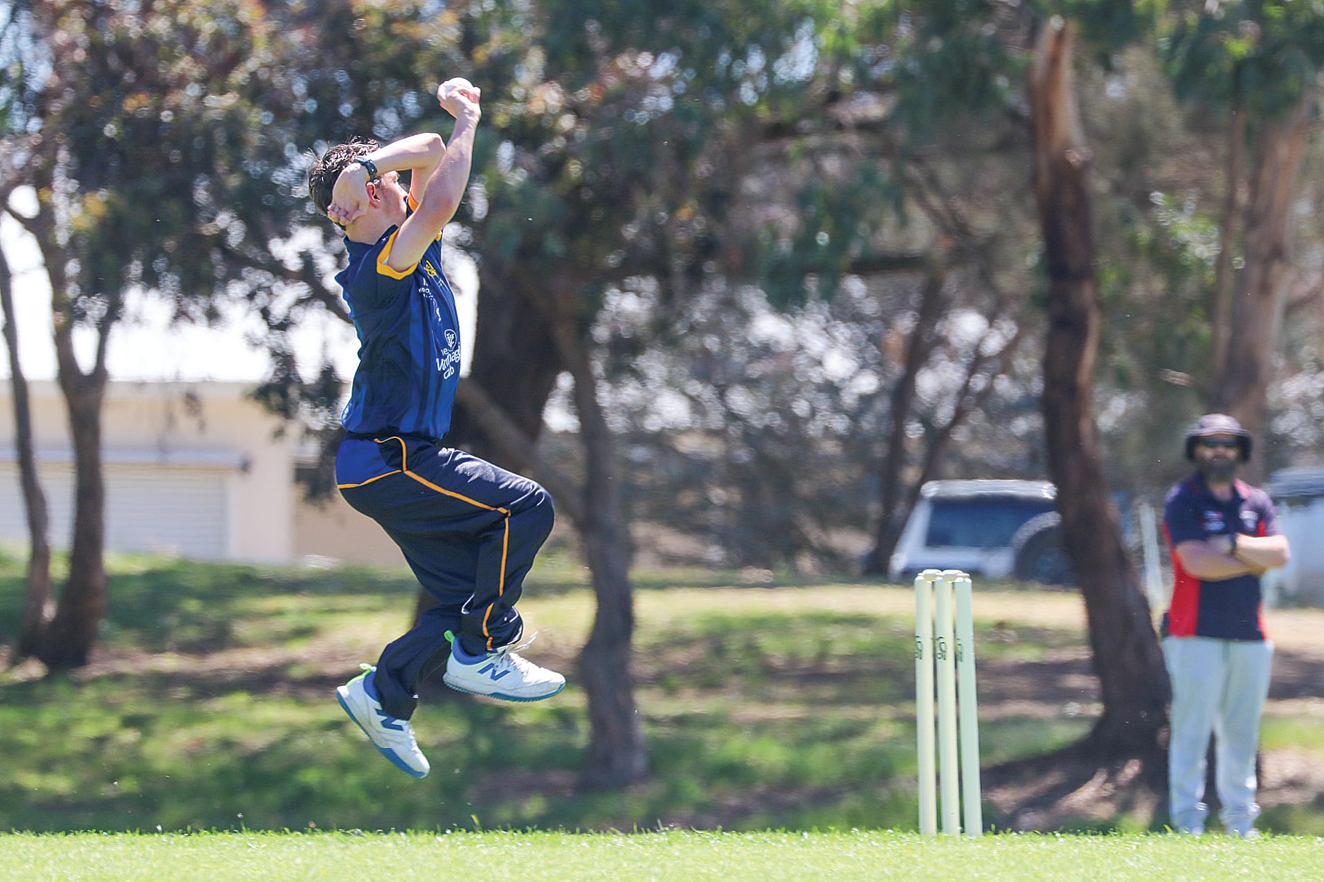 Lucas McRae of Wonthaggi Club scores five overs against MDU. Z37_4424