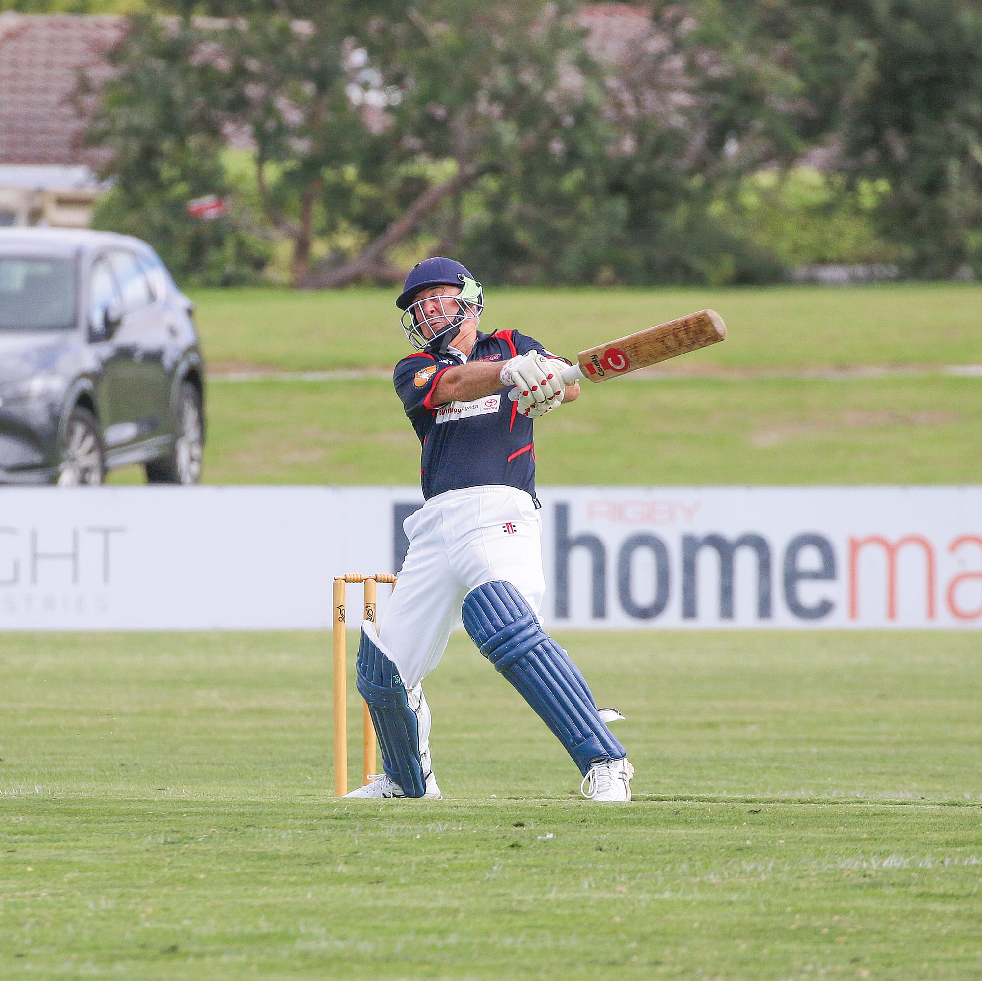 David Harris for Inverloch has a crack. ob22_1225