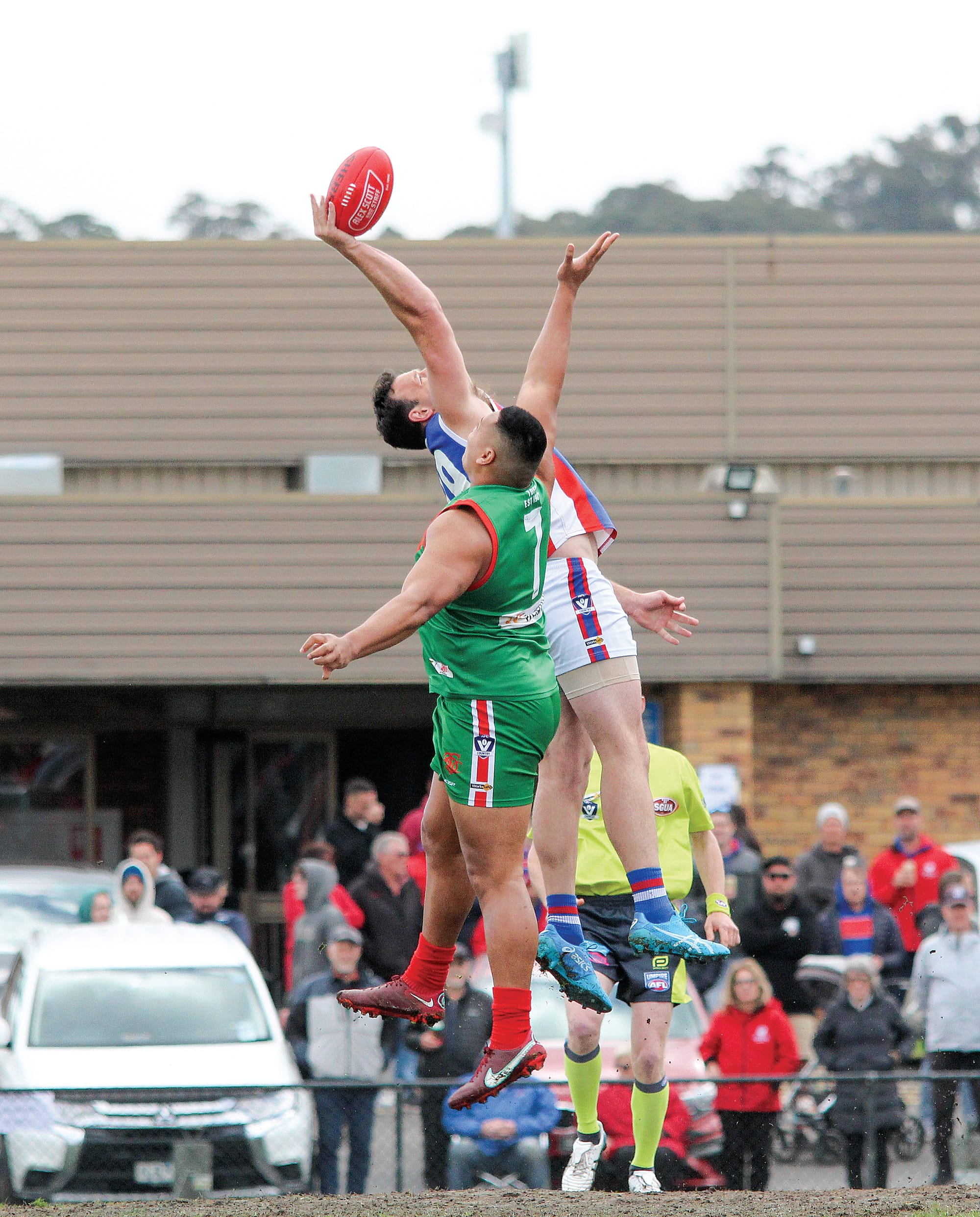 Cameron Pedersen and Piva Wright contest the ruck in Saturday’s seniors decider.
