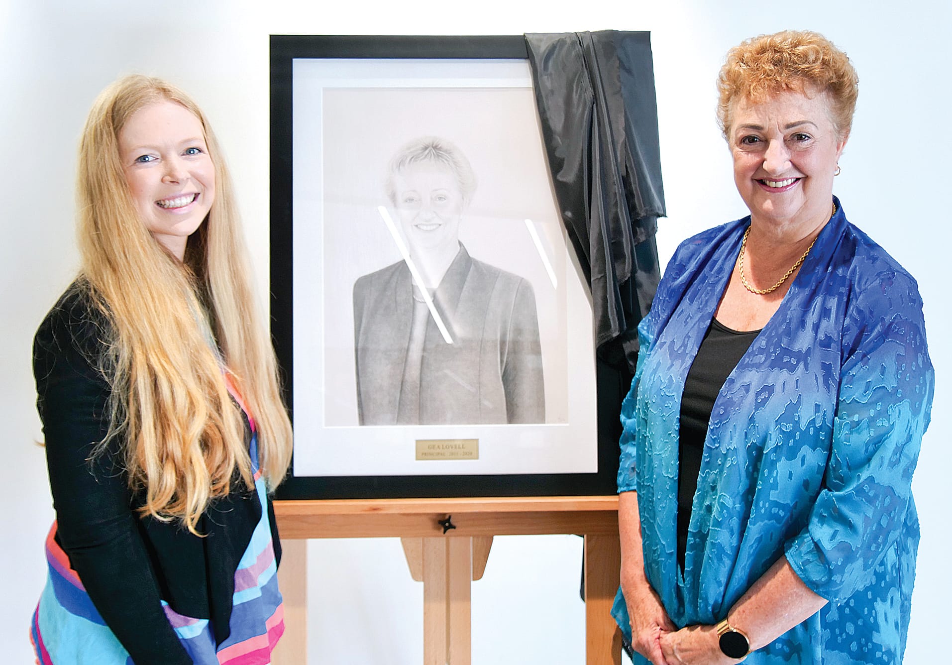 Artist Sharnee Taylor unveiled her portrait of Newhaven College’s past principal Gea Lovell at the reception evening for the new performing arts wing. 
