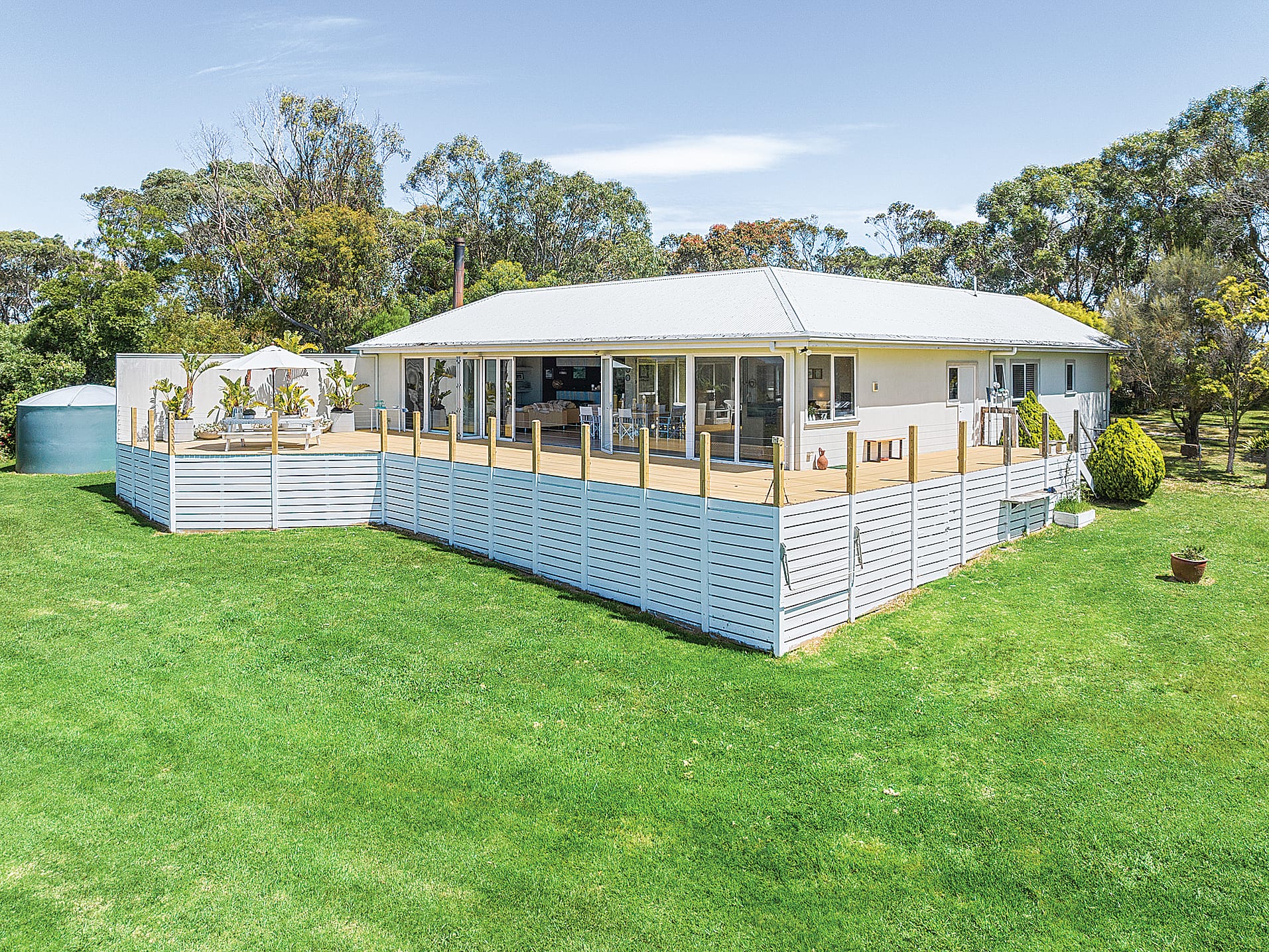“A Promontory View” – Coastal elegance and waterfront tranquillity