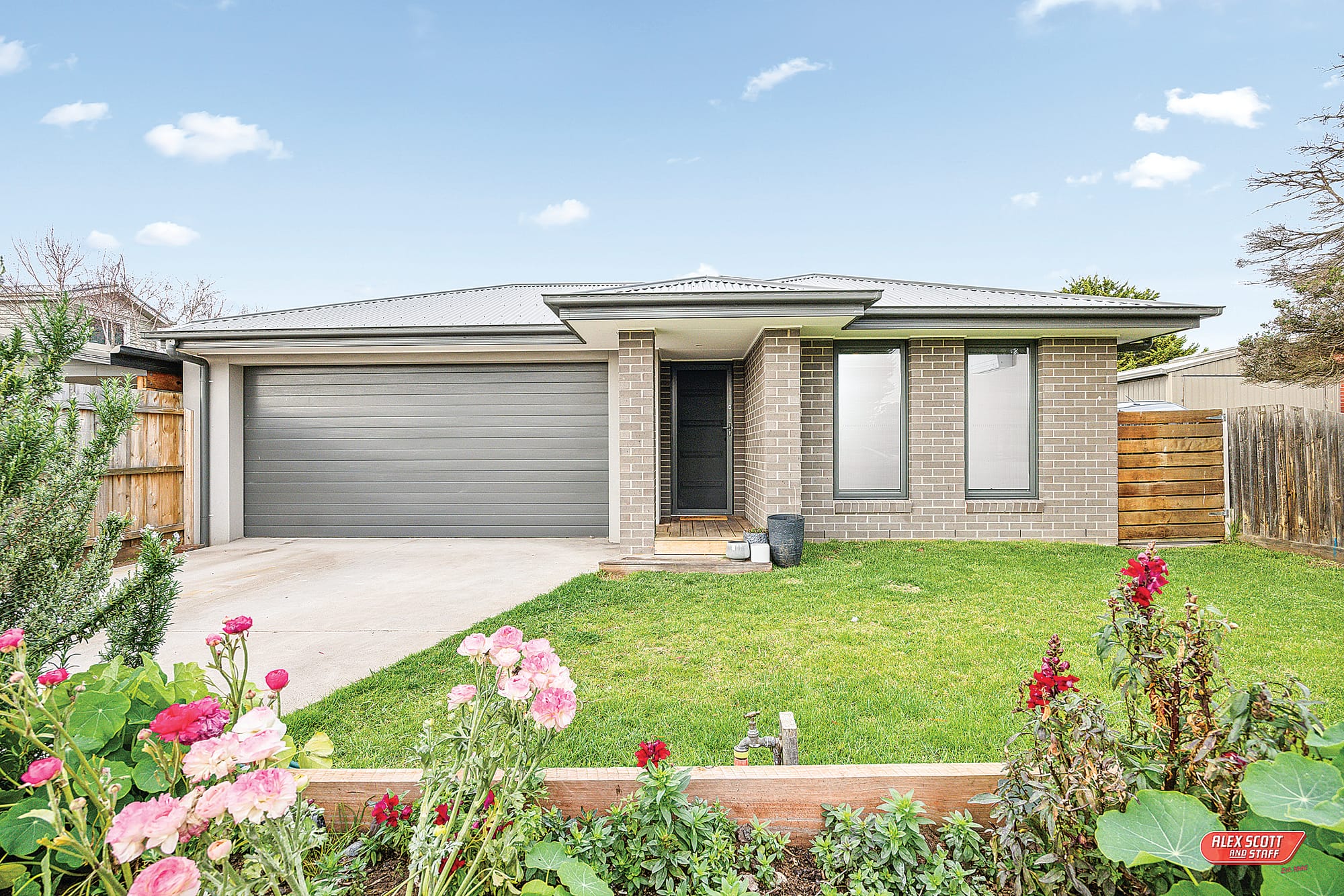 Stunning modern home in sought-after Corinella