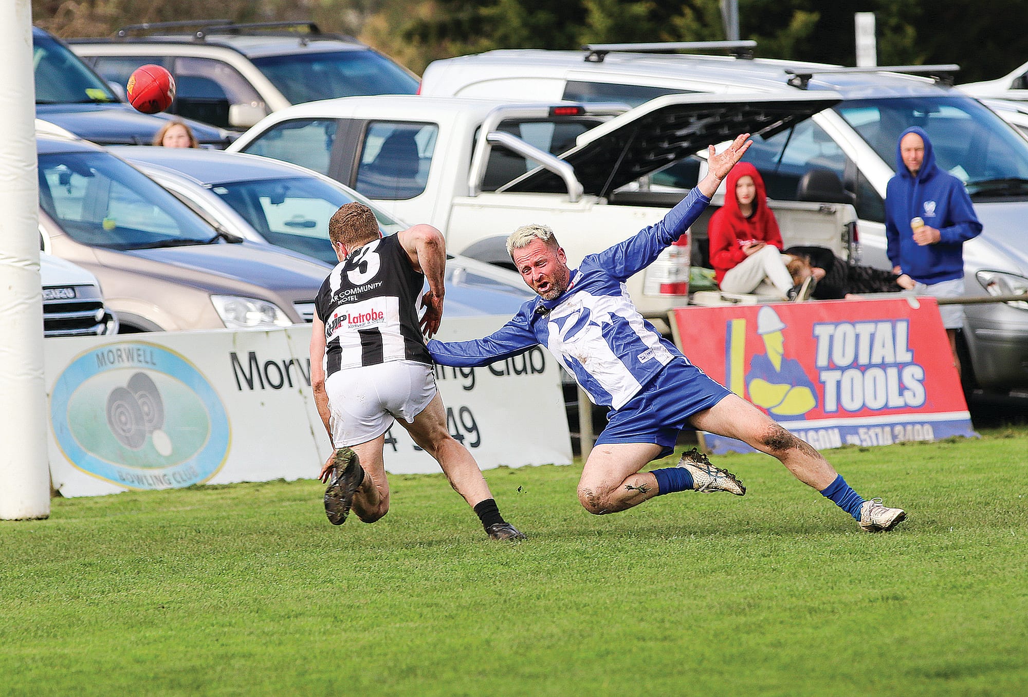 Tarwin’s Jamie Cann slams to the ground against Yinnar’s Jack Deen, resulting in a goal for Tarwin. Z25_3622