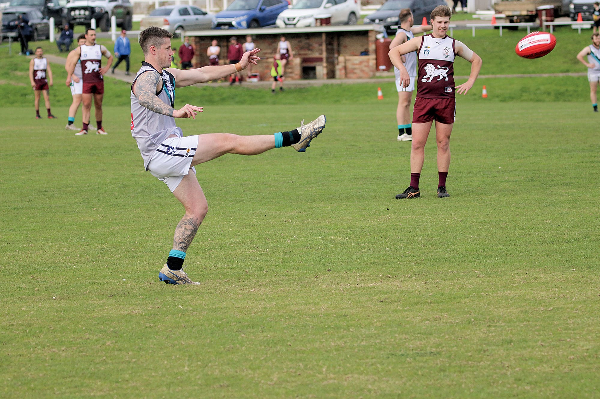 Tige Renwick secured the mark to take another shot at goal for Toora. 