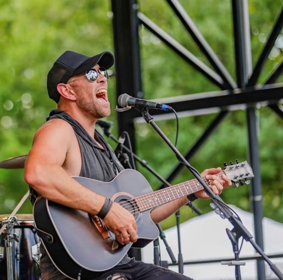 Tristan Ross will join Reece Mastin in a live performance at The Inlet Hotel, Inverloch, raising awareness about veteran suicide, homelessness and addiction. 