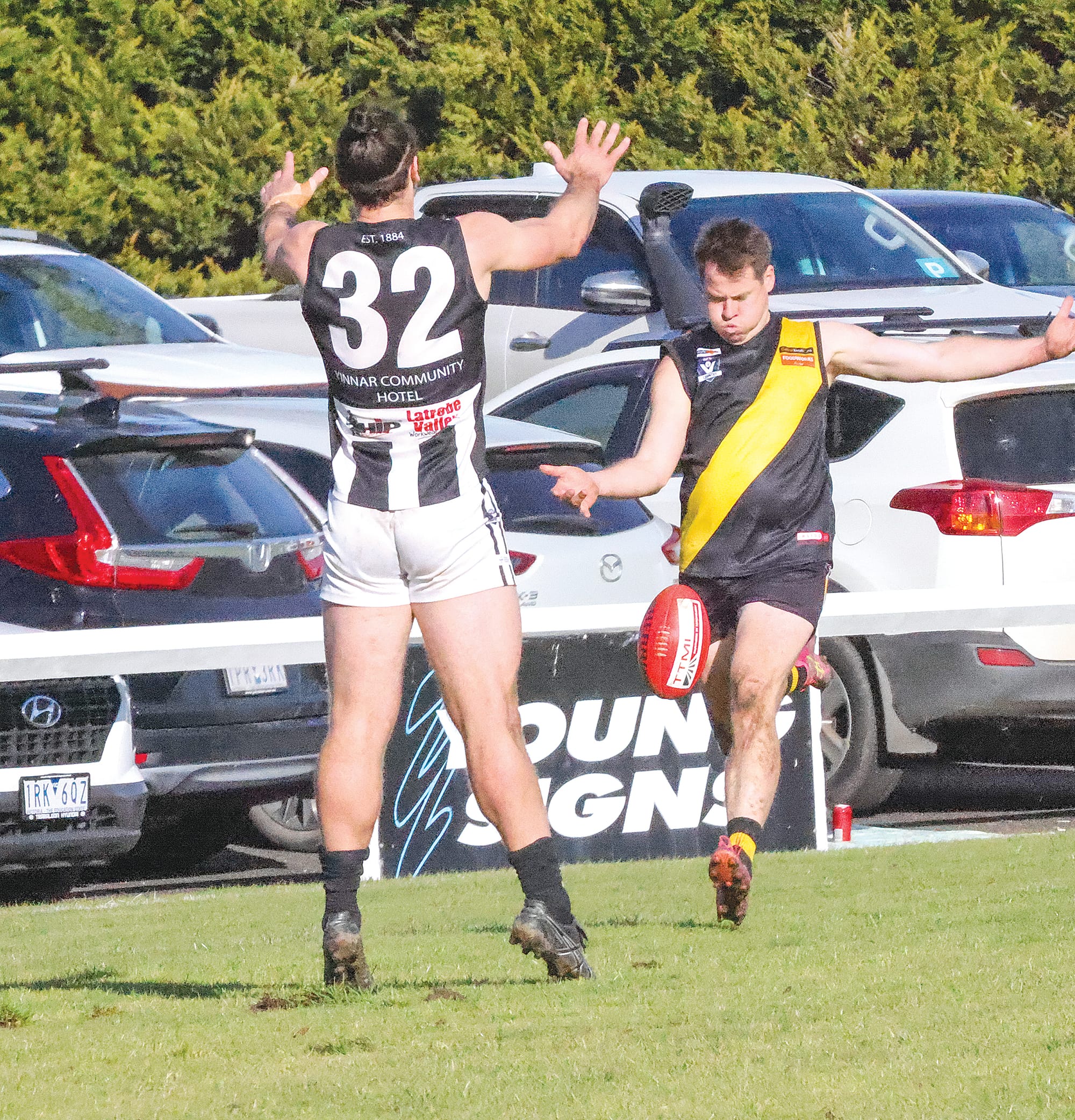 Jake Best hammers the forward line for another shot at goal. B36_3625