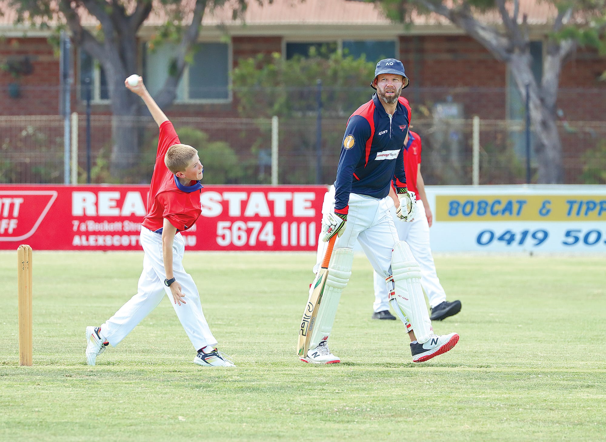 Axl Moore delivers for Glen Alvie during its C2 contest with Inverloch. A36_0825

