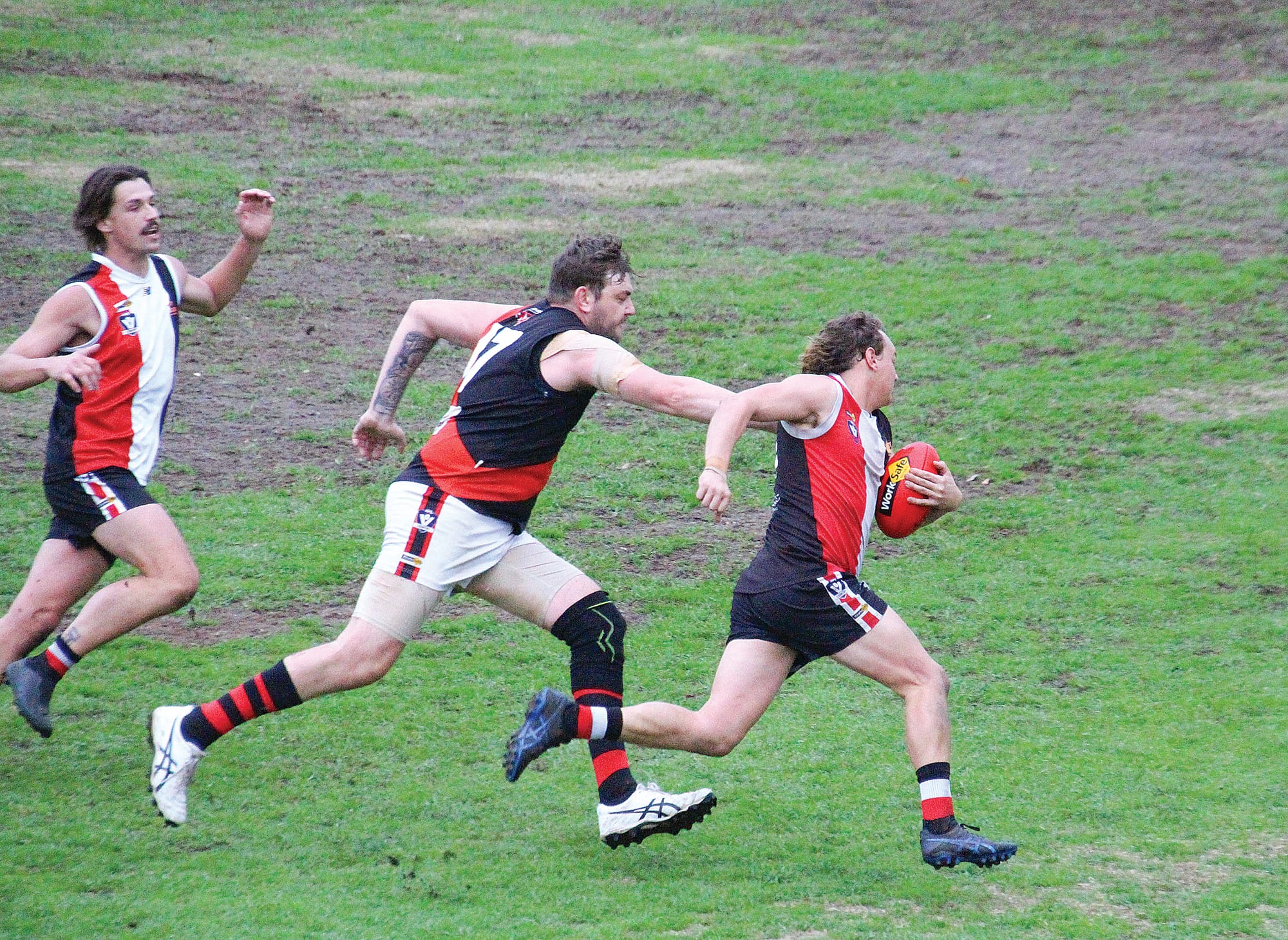 Lucas Lee managed to shrug this tackle from Nilma Darnum's Nick Carrigy. 