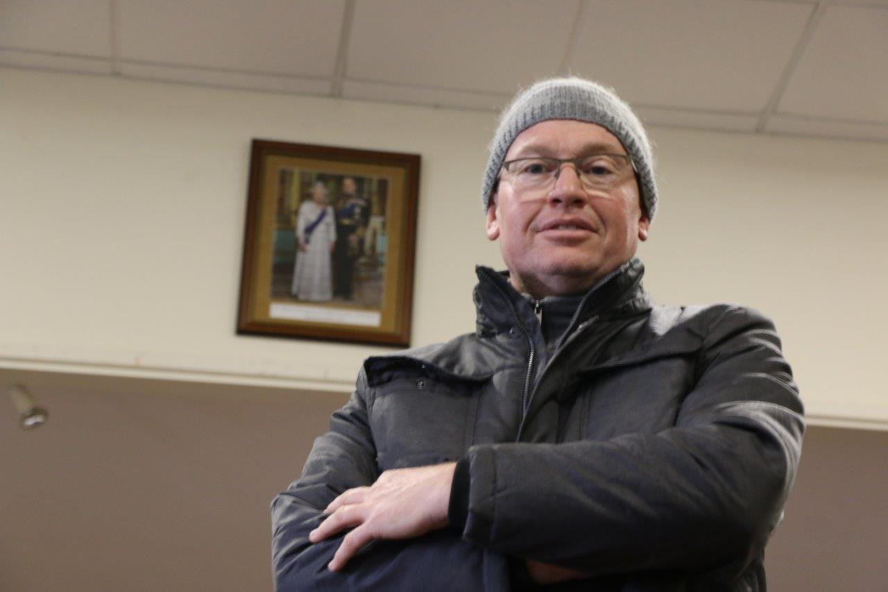 If you look closely you'll still see the Queen