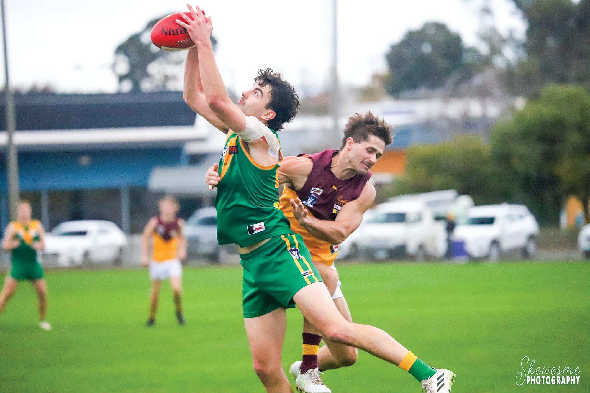 Levi Hickey takes a strong mark for the Parrots. Photo: Skewesme Photography.