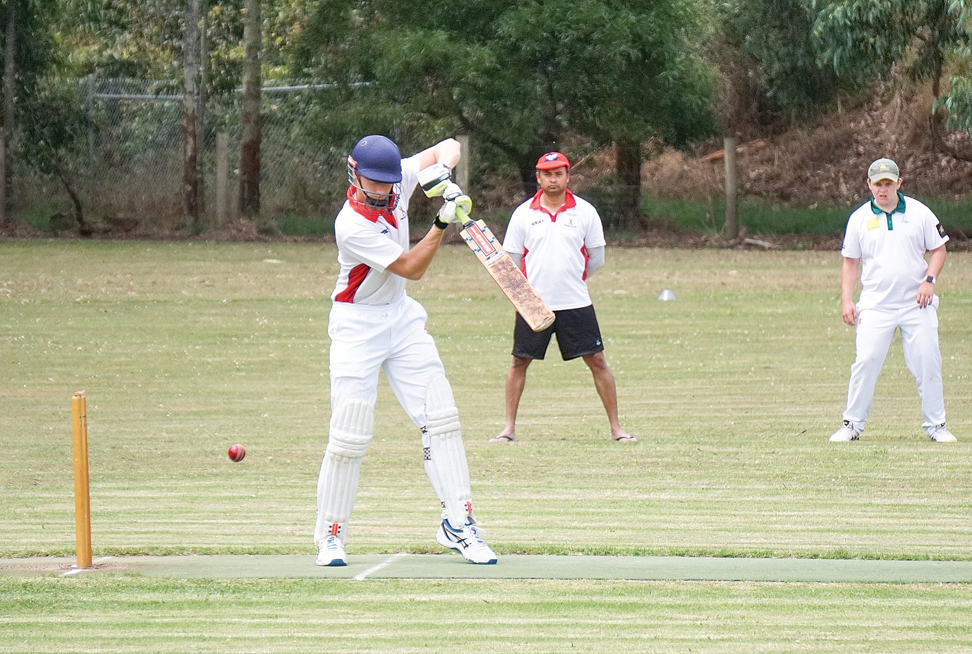 Jarrod Standish takes an awkward shot. Ns14_0424