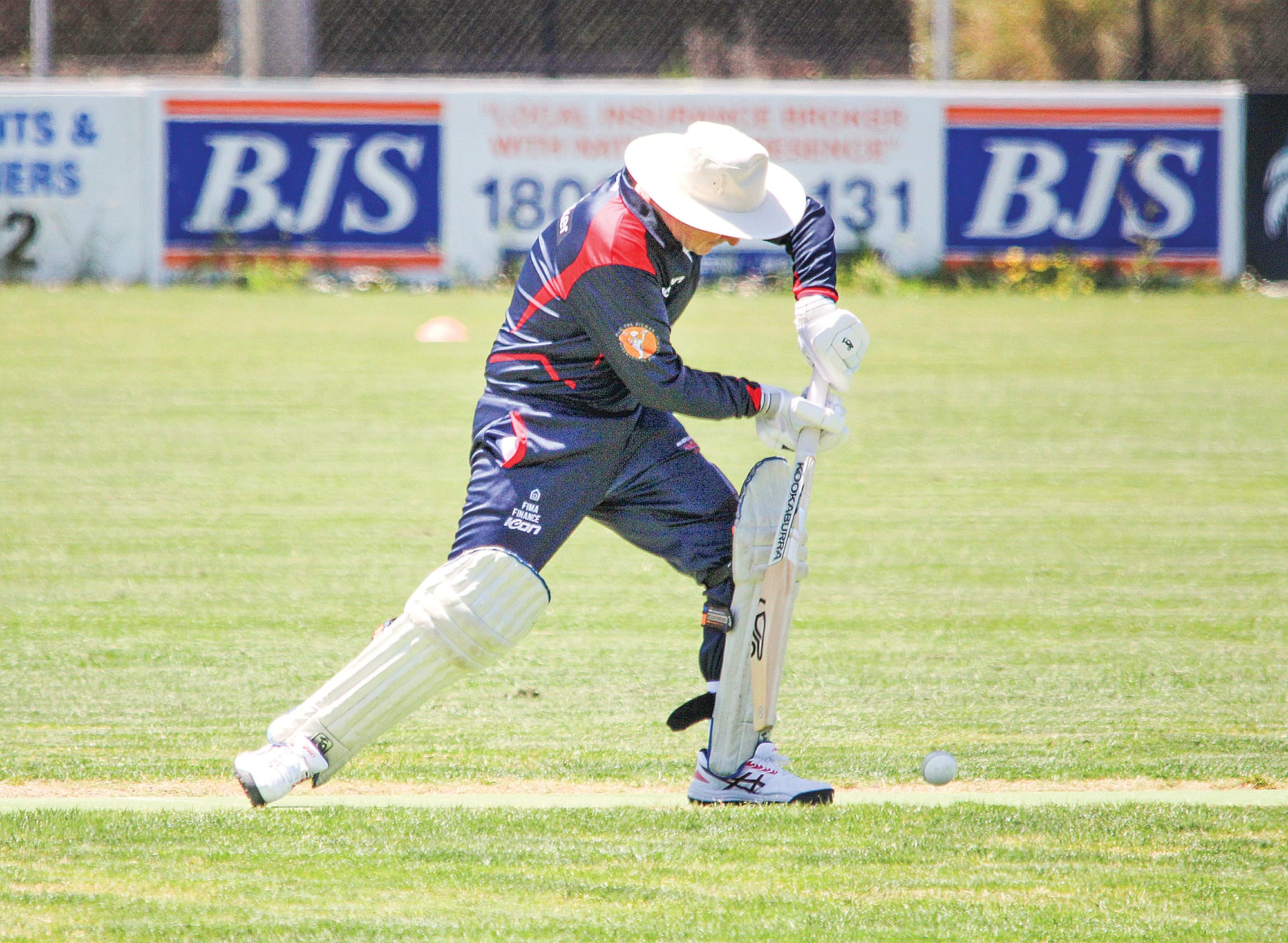 Stingrays skipper Warren Stewart plays the ball straight in his side’s win over MDU. B10_4922