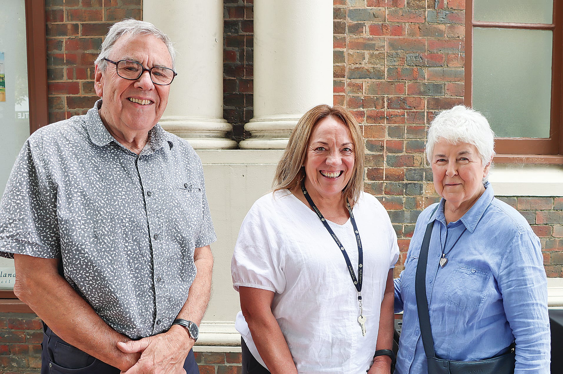 Bruce Jarrett, Penni Ellicott of South Gippsland Shire Council, and Margot Parry during Friday’s Leongatha pop-up feedback session on Coal Creek. A16_0624