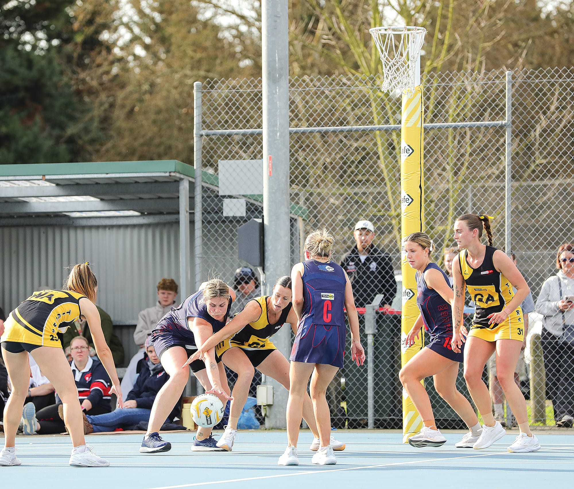 One of very few tussles for the ball on the ground during A Grade. C36_3725
