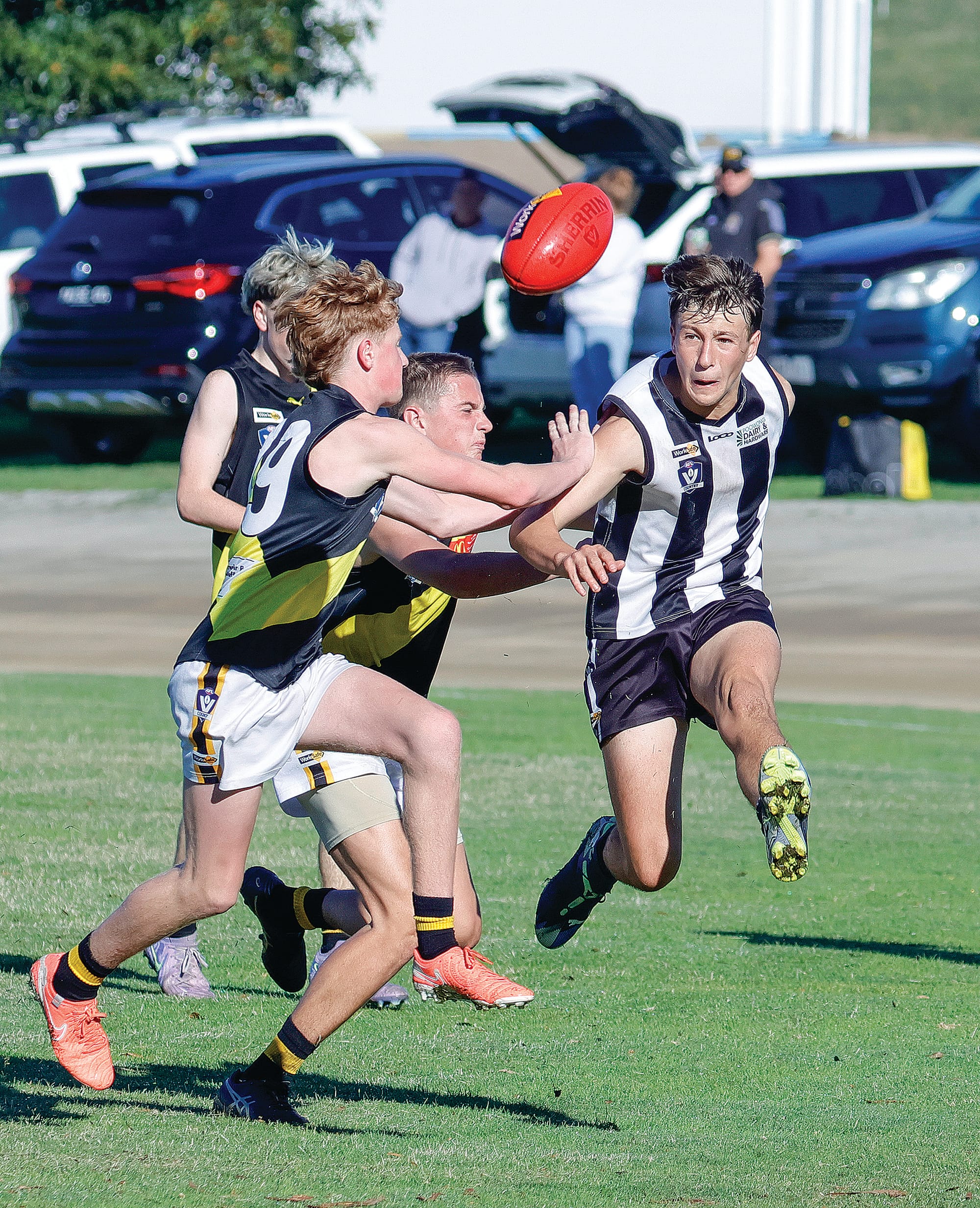 Poowong vice captain George refuses to give up on the contest despite being outnumbered, the Magpies recording a 29-point win over Lang Lang in the Under 16 game. Photos: Jeff Tull.