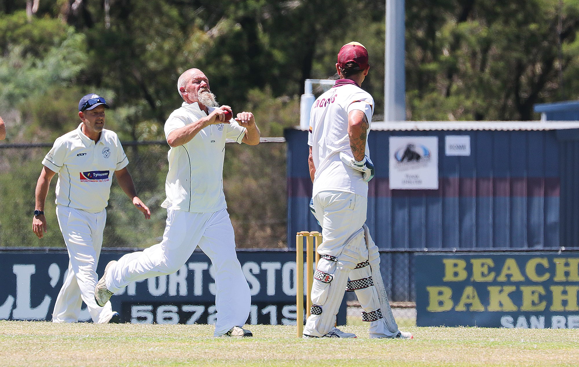 D.Clay of Killy-Bass bowling against OMK. Z18_0624
