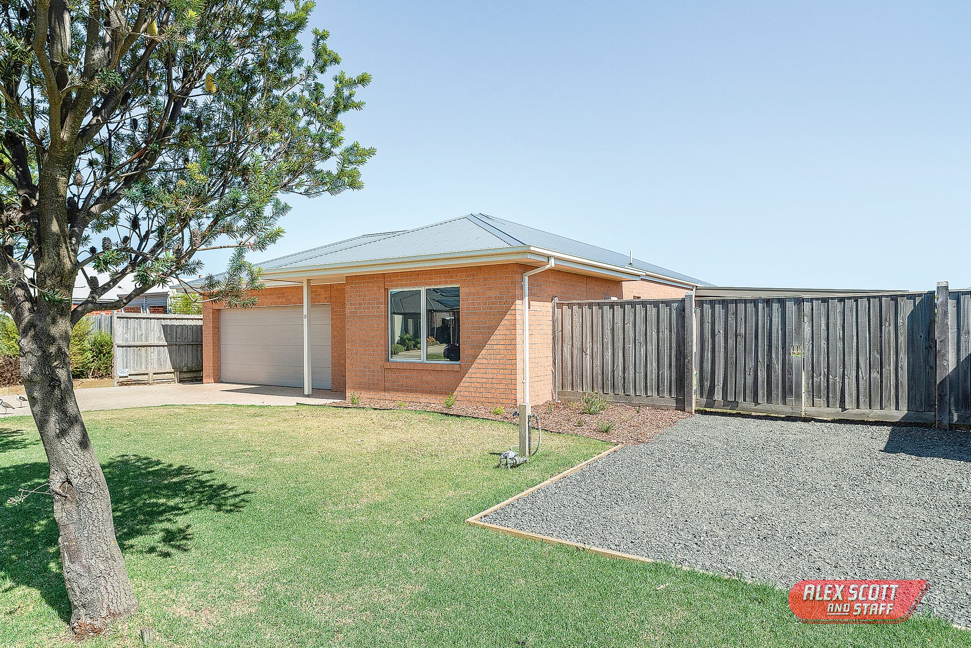 Perfect family home with space for boat or caravan