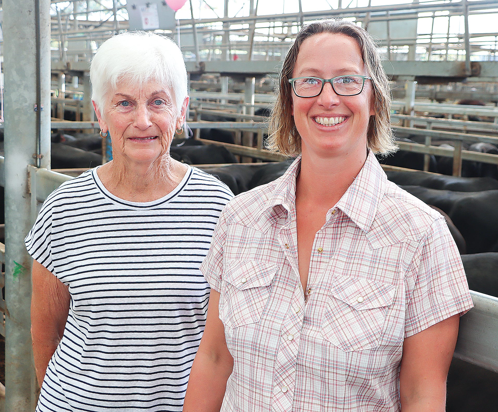 Dianne White and Kate Zuidema at OMK’s Pinks Stumps cattle sale, which included some of the Zuidema’s steers.