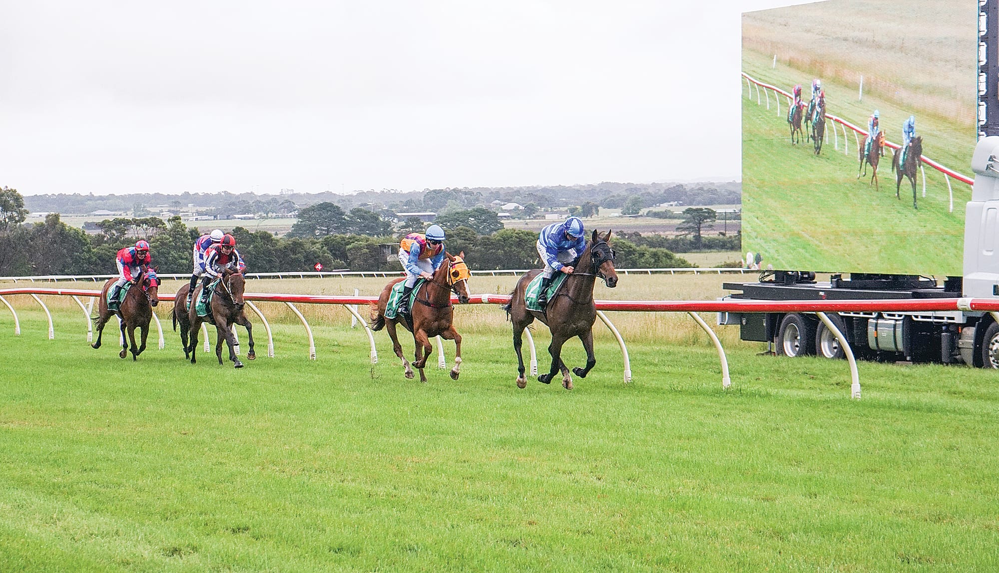 The Fisher Family Christmas Open Trophy Race gets underway. Ns19_4923