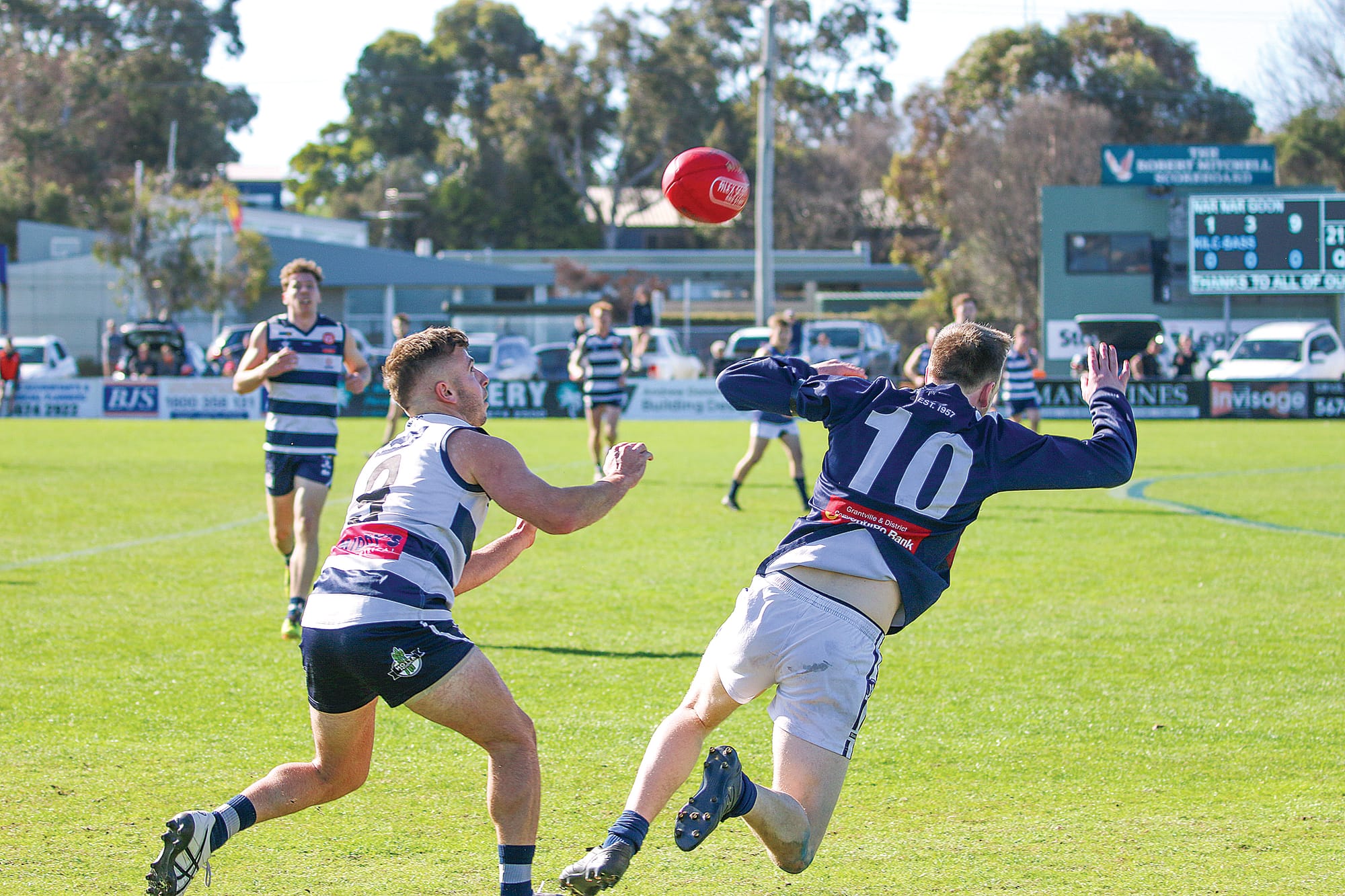 Dale Gawley hits the deck as Nar Nar Goon opponent takes the mark. ob31_3524