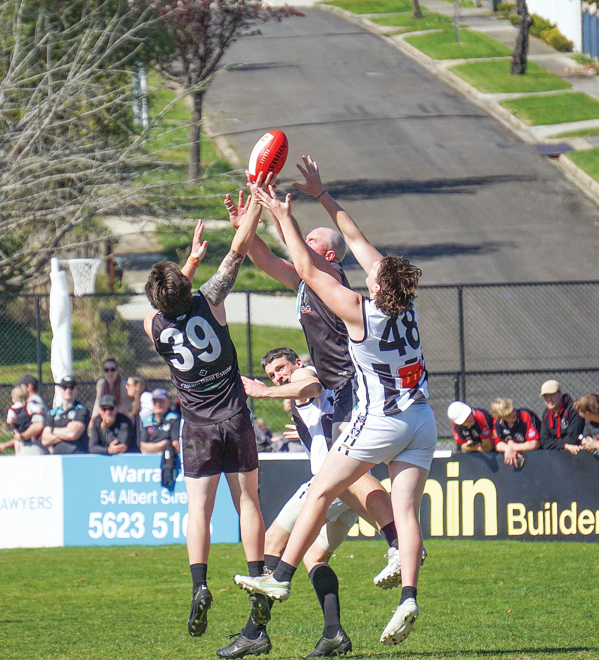 Reeve&nbsp;Moresco (39) gets the better of the ruck.